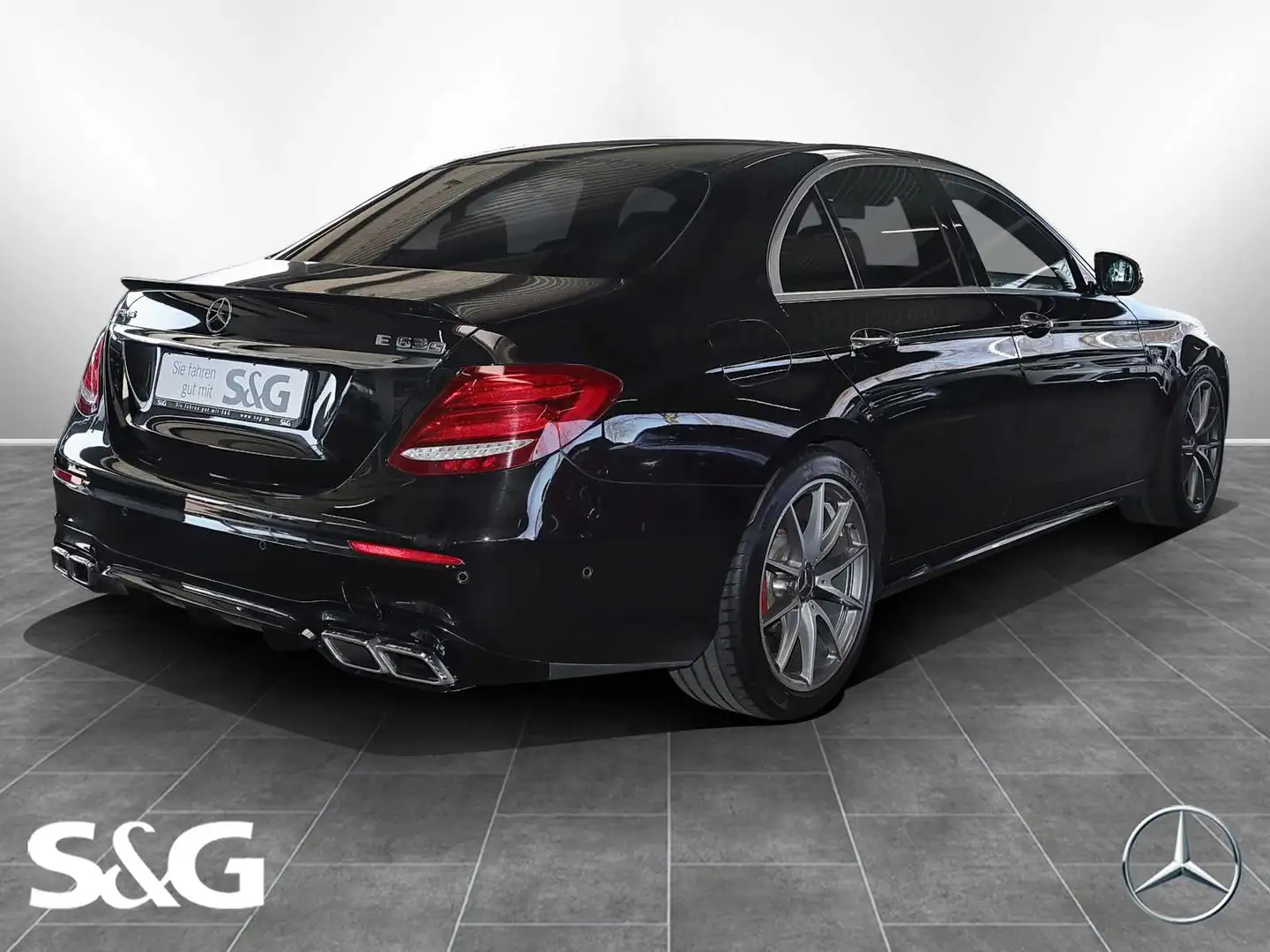 Mercedes-Benz E 63 AMG 4M AMG PANORAMA+AIRMATIC+TOTWINKEL+19" Schwarz - 2