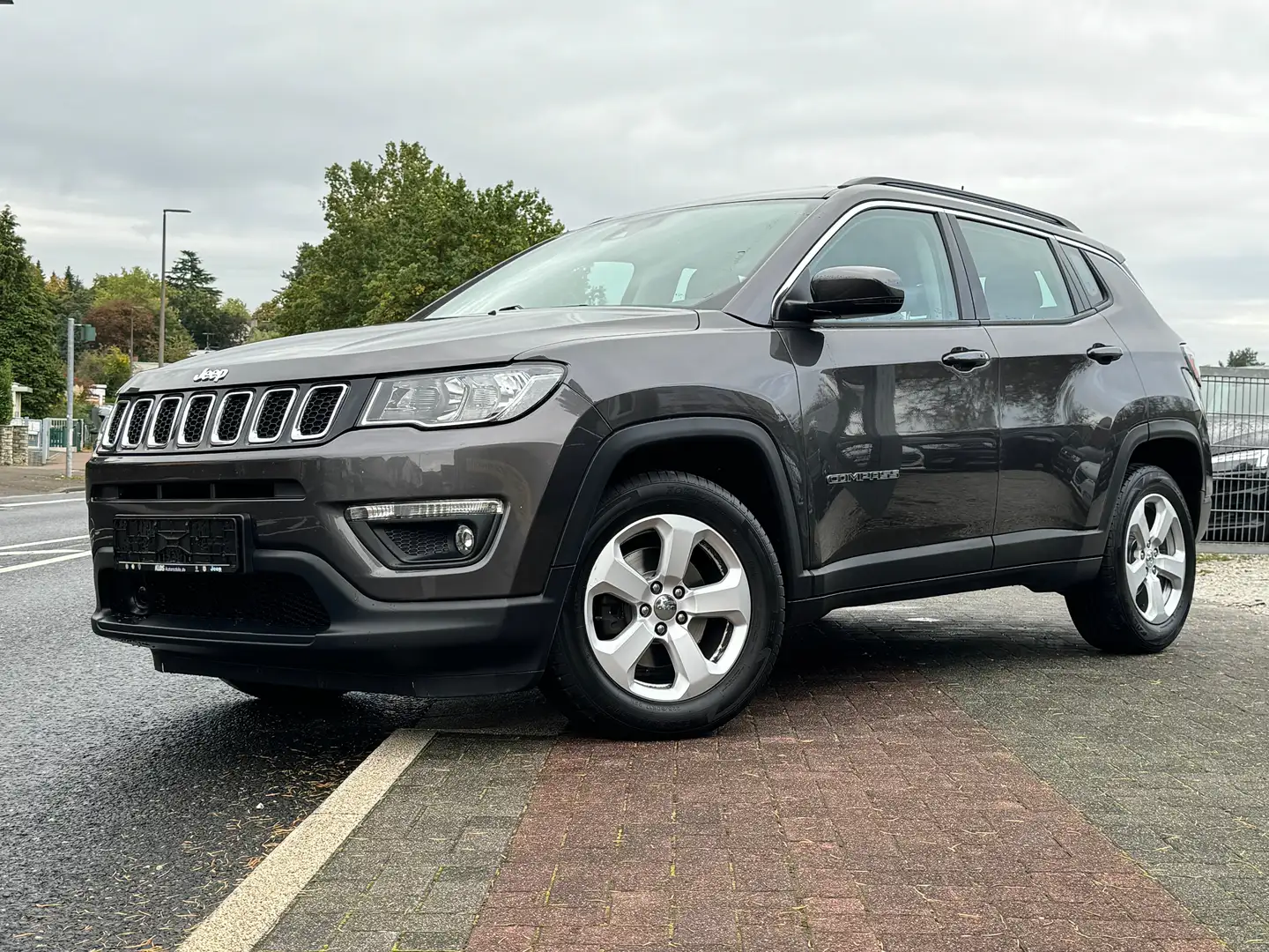 Jeep Compass Longitude FWD Navi Rkam Spurhalte Unfallfrei TOP Grau - 1