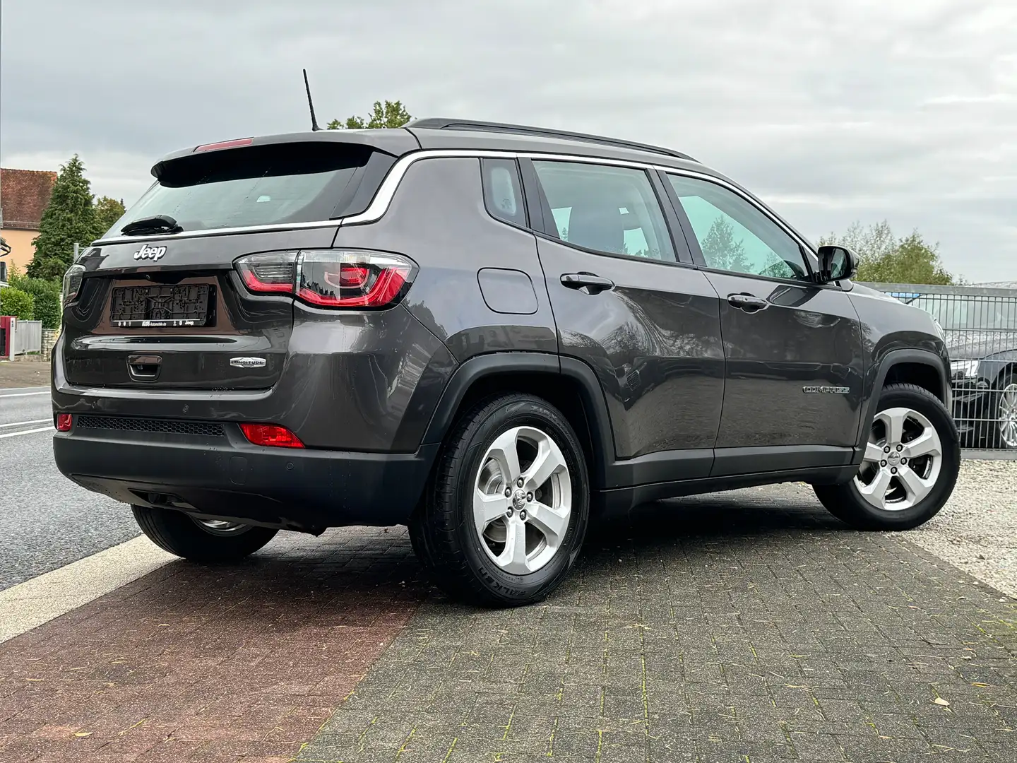 Jeep Compass Longitude FWD Navi Rkam Spurhalte Unfallfrei TOP Grau - 2