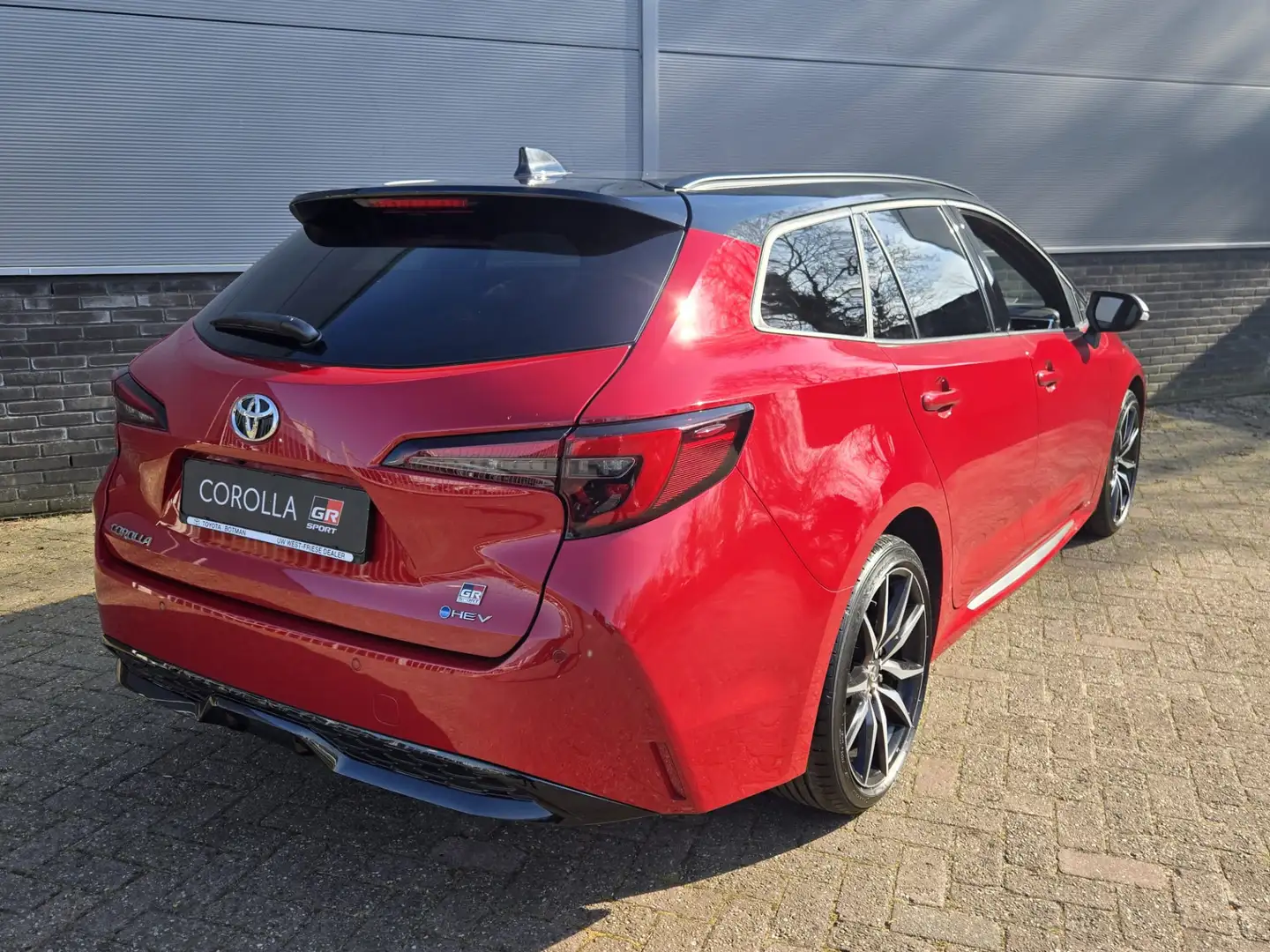 Toyota Corolla Touring Sports Hybrid 140 GR Sport, NIEUW, Voorraa Rood - 2