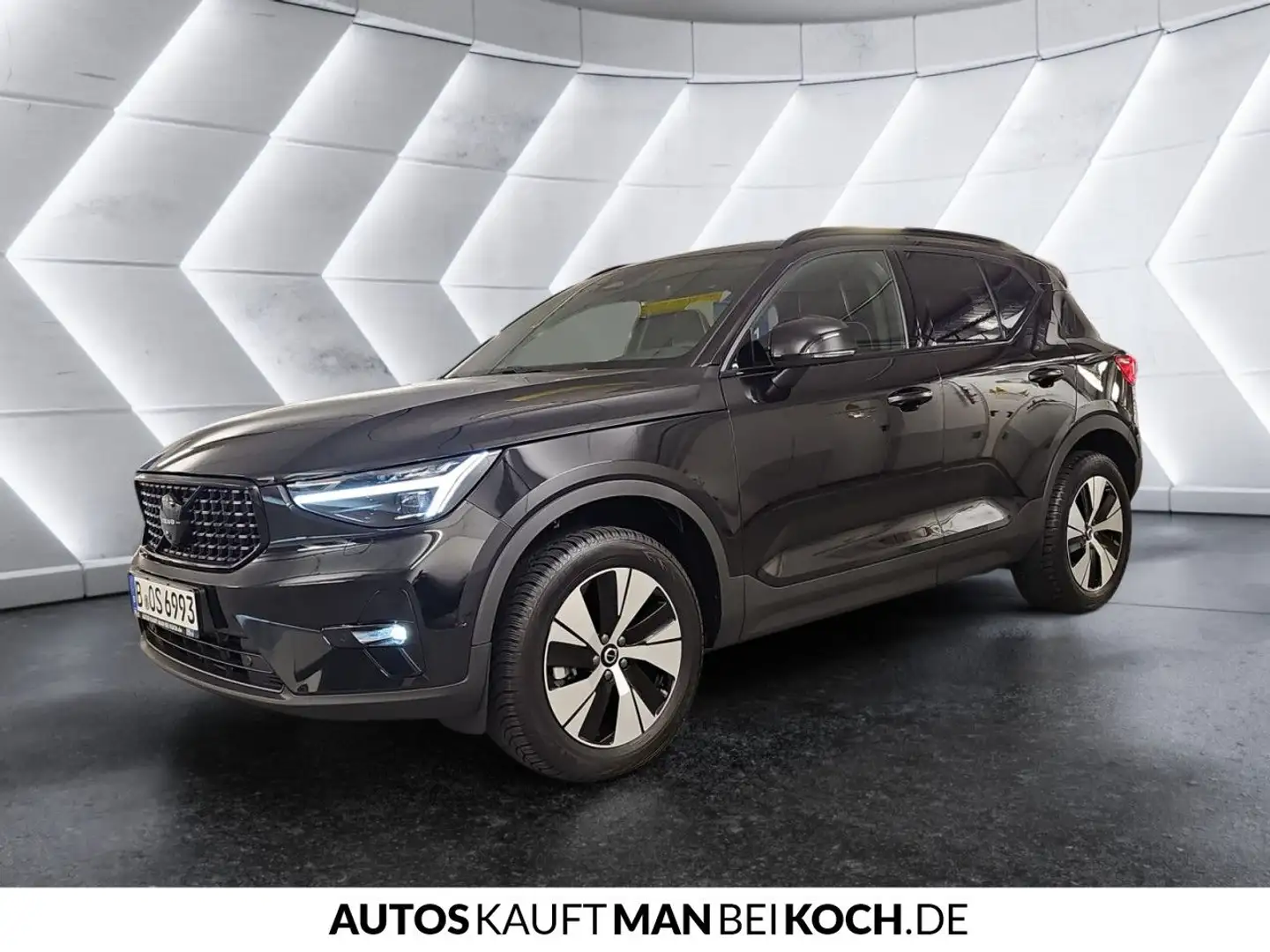 Volvo XC40 Black Edition B3 Mild-Hybrid Benzin Ultra Schwarz - 2