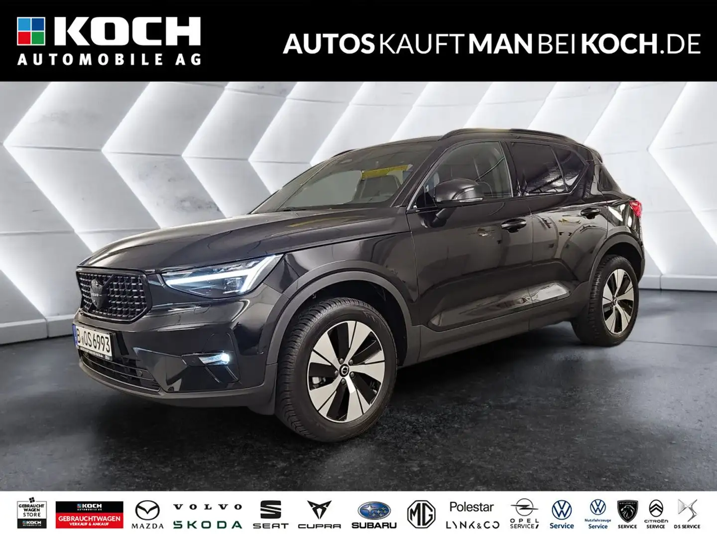 Volvo XC40 Black Edition B3 Mild-Hybrid Benzin Ultra Schwarz - 1
