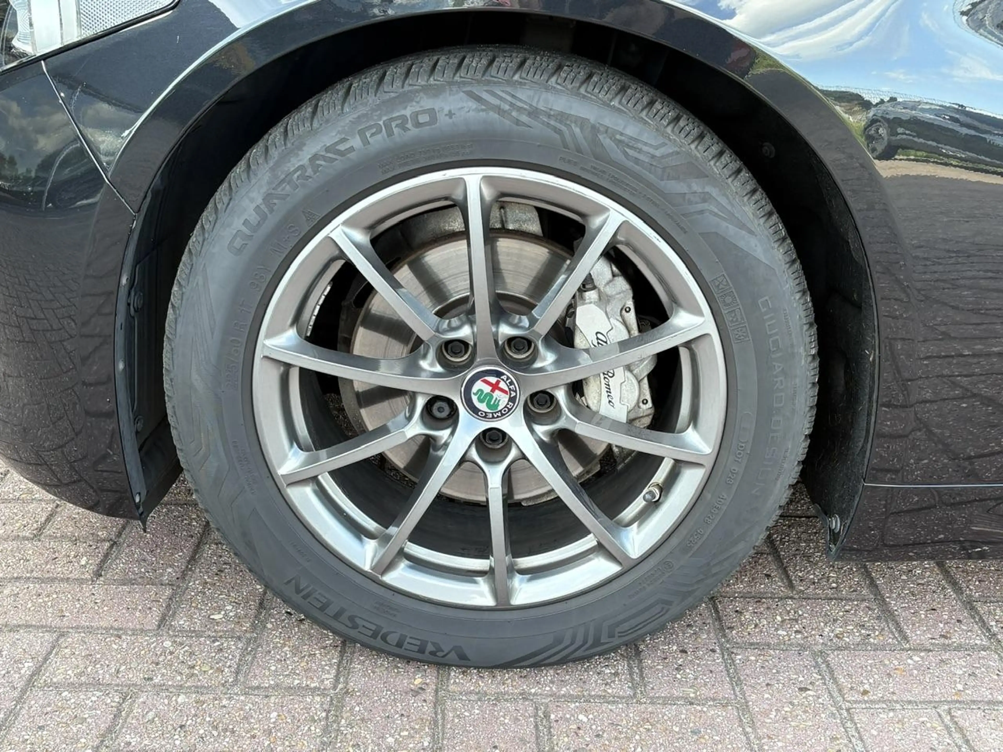 Alfa Romeo Giulia 2.0T Super | Dealer Onderhouden | All Season Bande — photo 10
