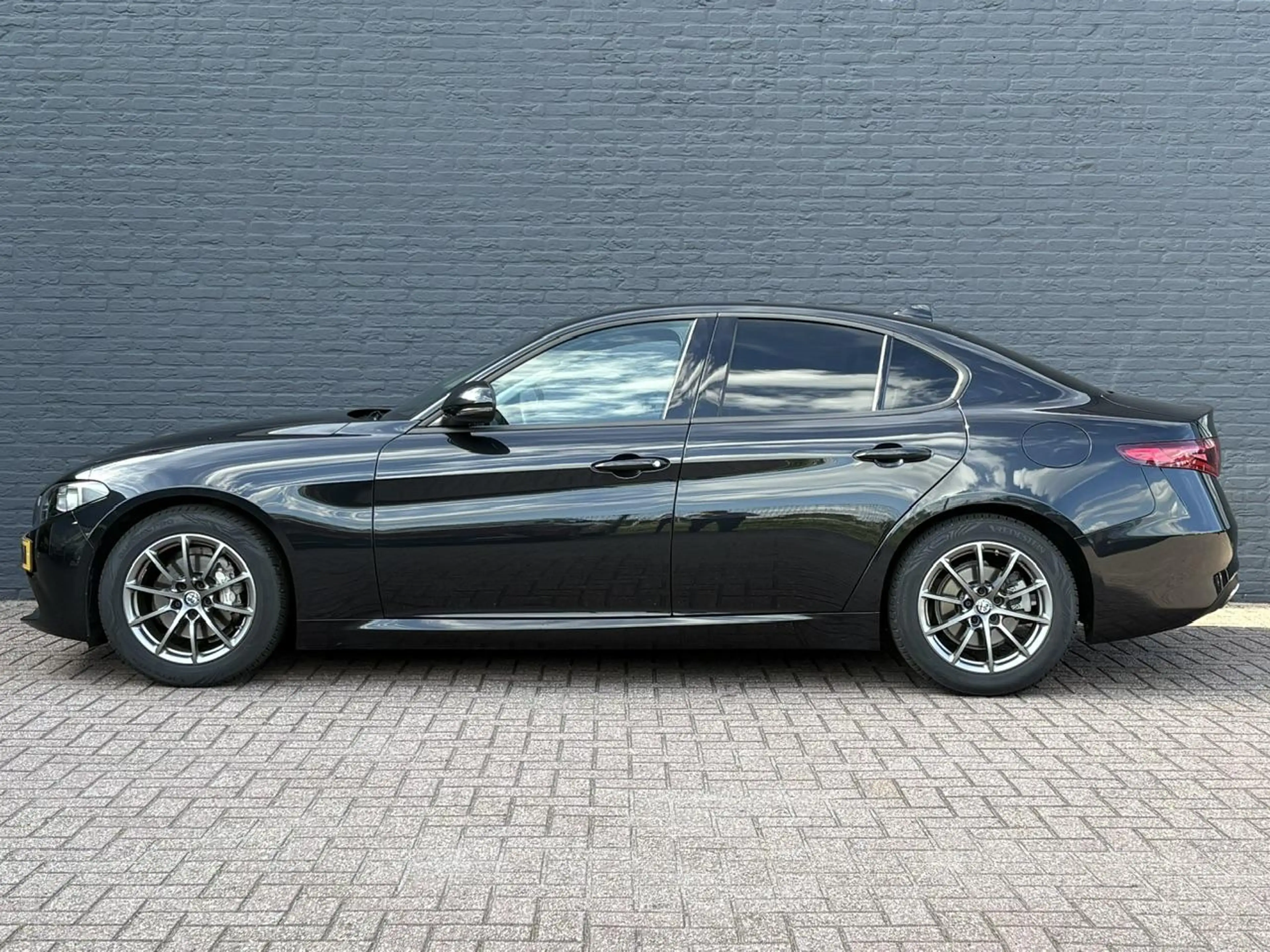 Alfa Romeo Giulia 2.0T Super | Dealer Onderhouden | All Season Bande — photo 9