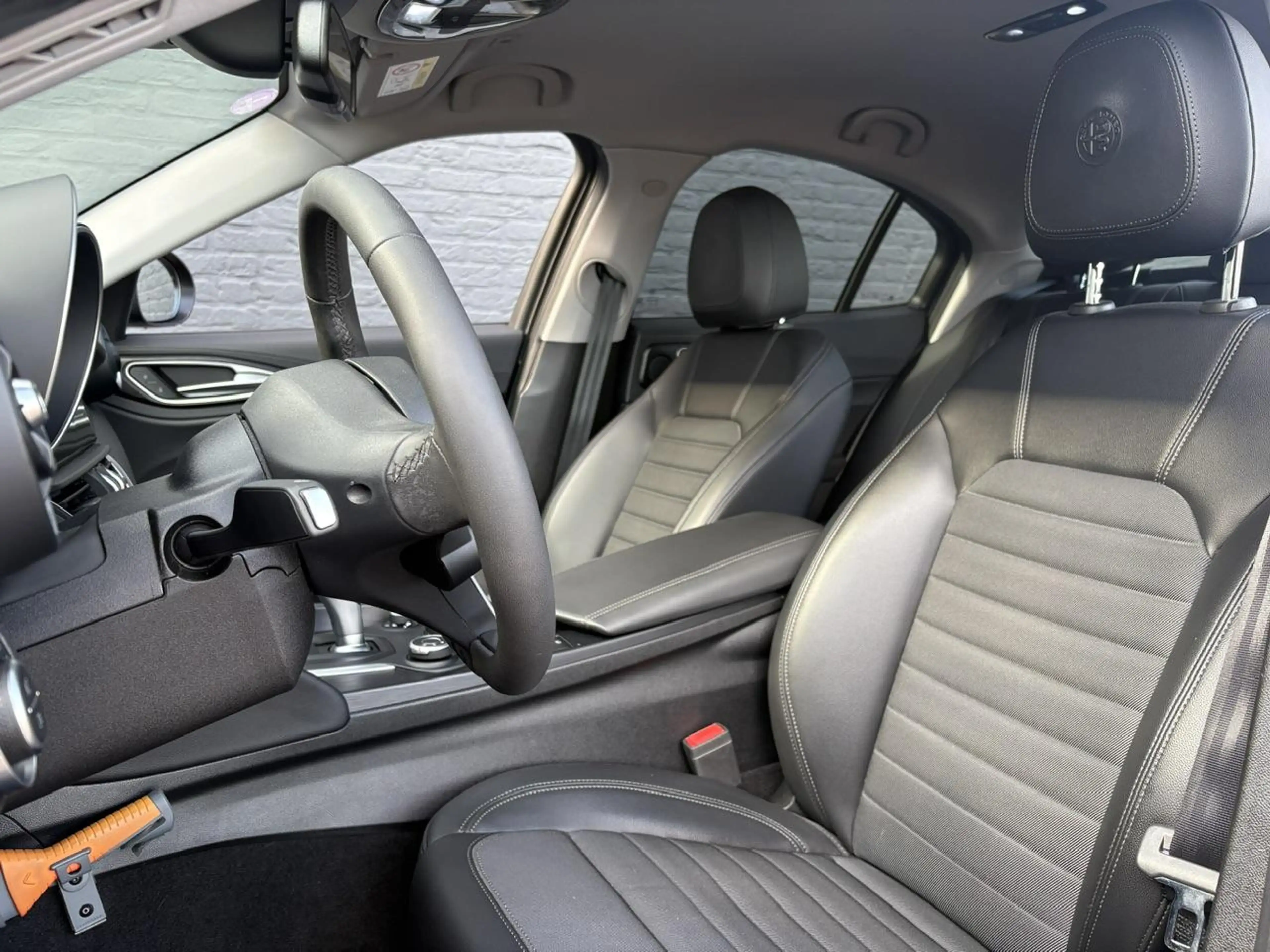 Alfa Romeo Giulia 2.0T Super | Dealer Onderhouden | All Season Bande — photo 11