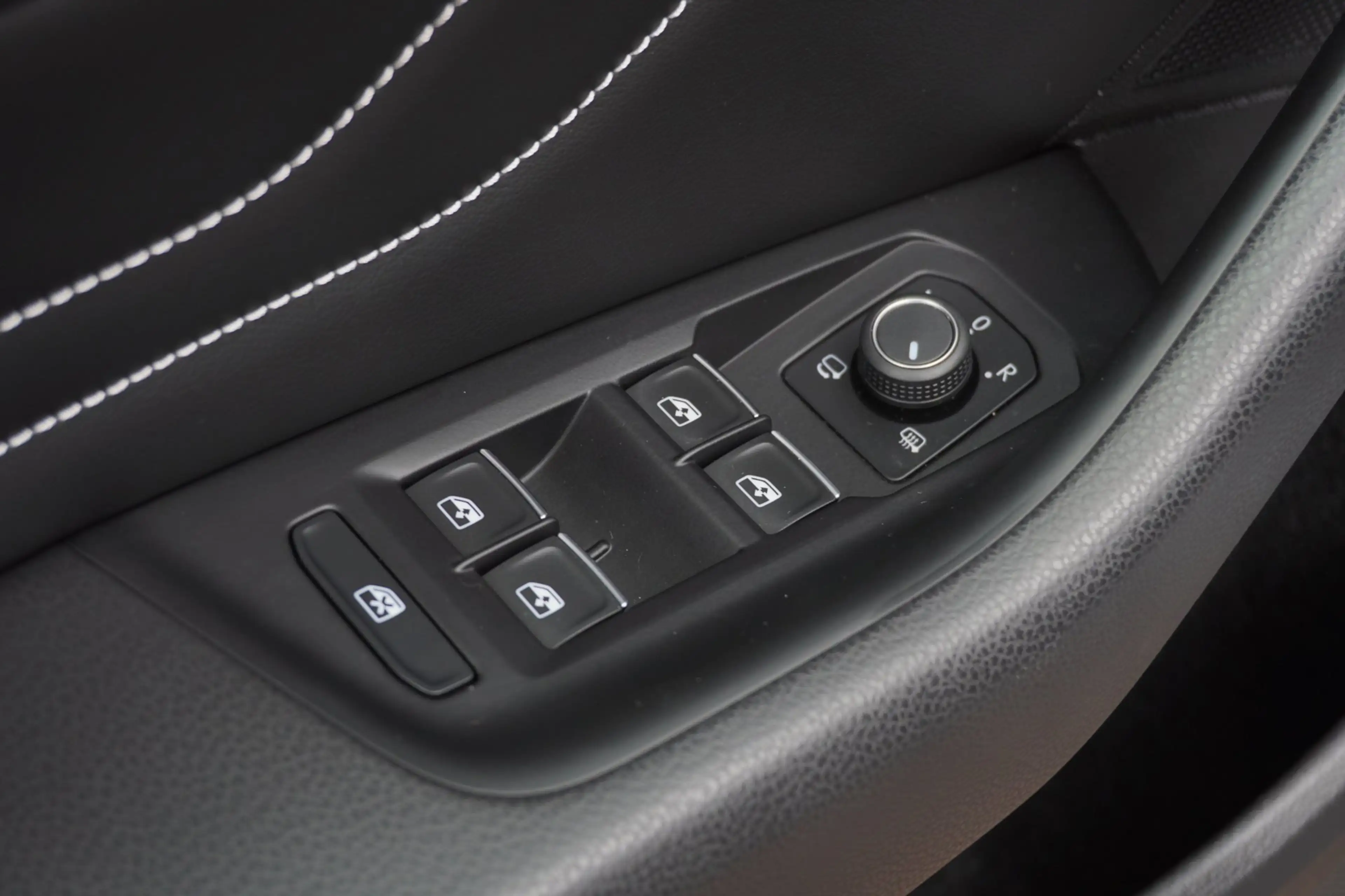 Volkswagen Passat Variant 1.5 TSI R-Line Business + Panodak | Carplay | Auto — photo 29