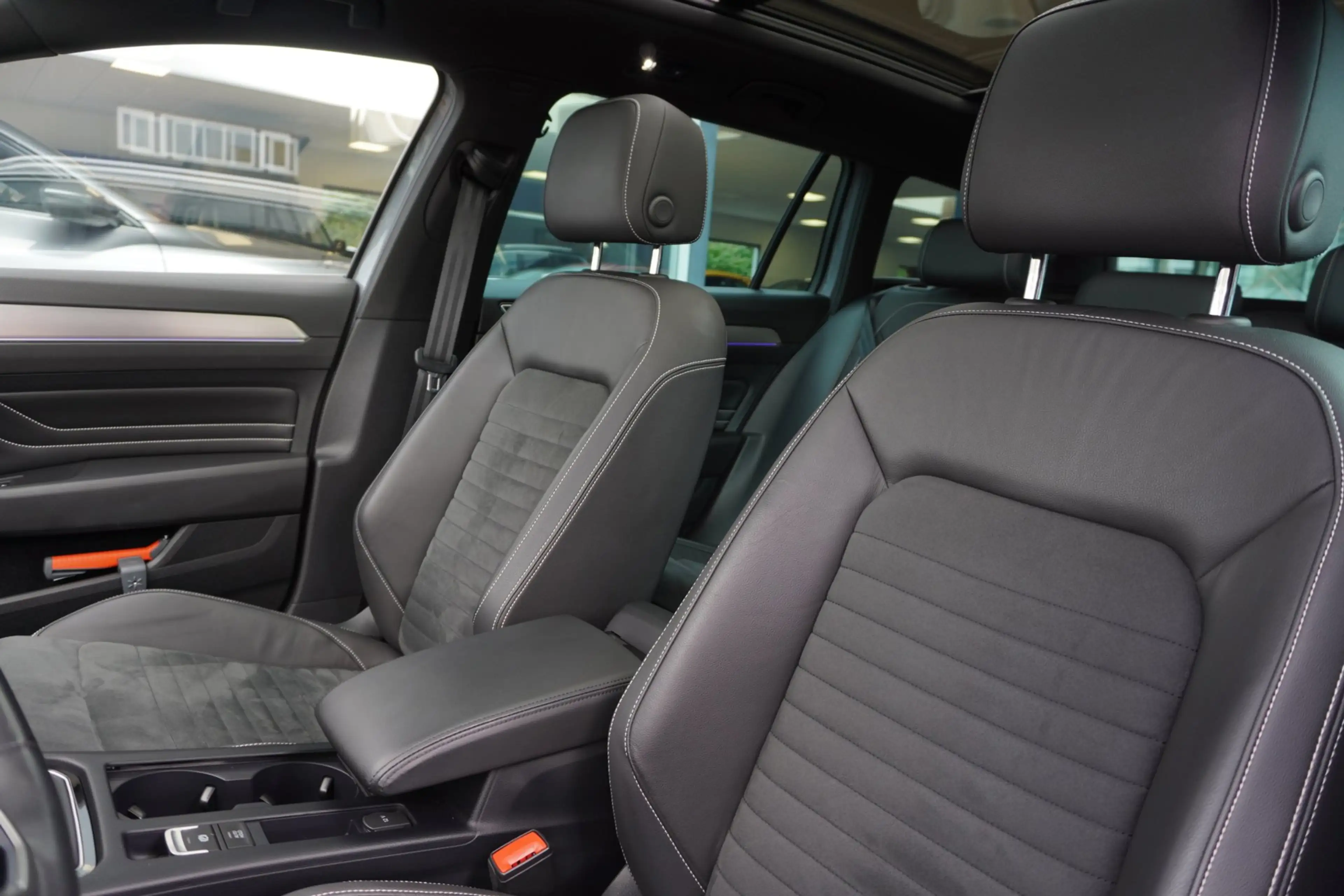 Volkswagen Passat Variant 1.5 TSI R-Line Business + Panodak | Carplay | Auto — photo 13