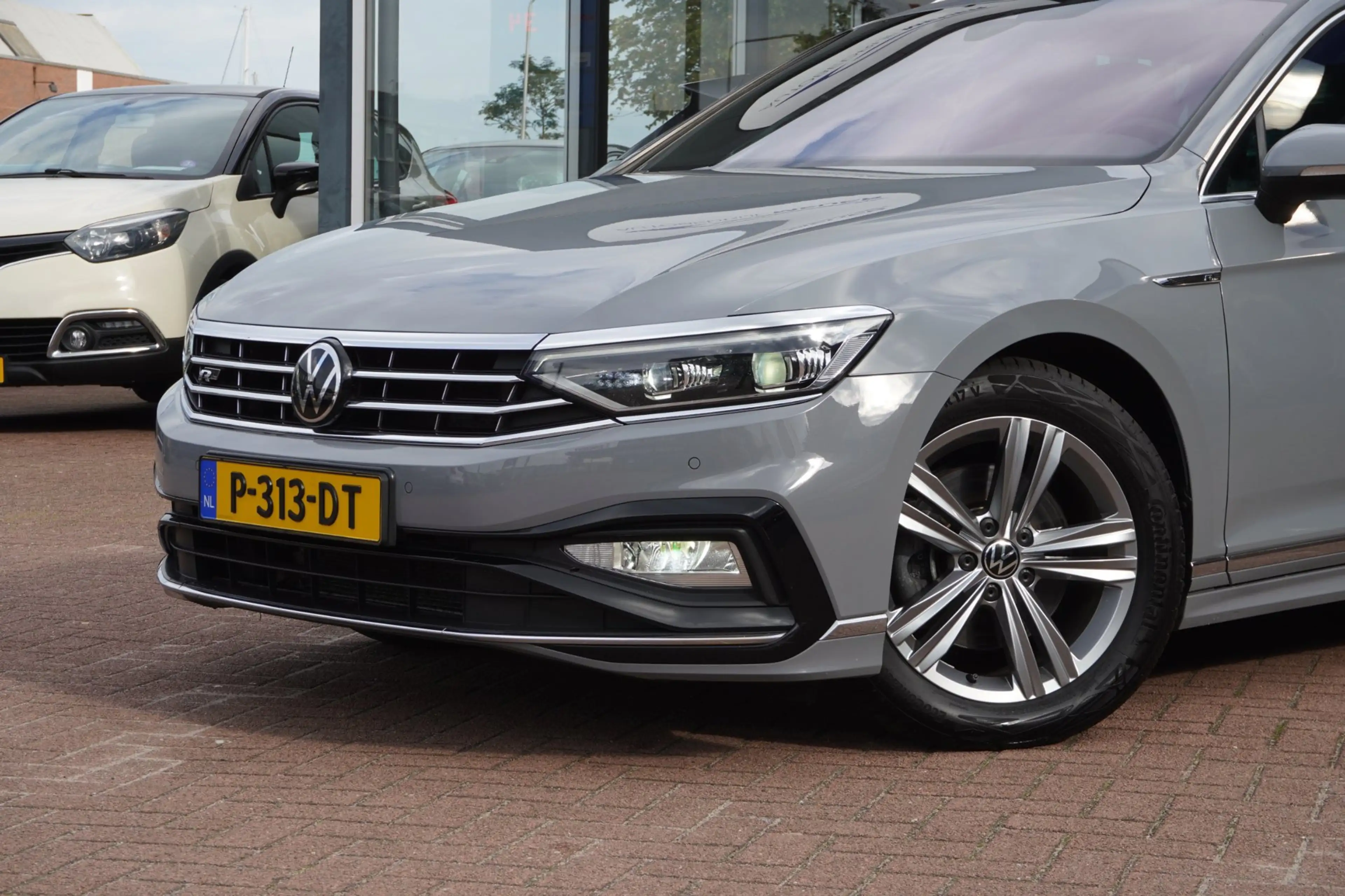 Volkswagen Passat Variant 1.5 TSI R-Line Business + Panodak | Carplay | Auto — photo 10