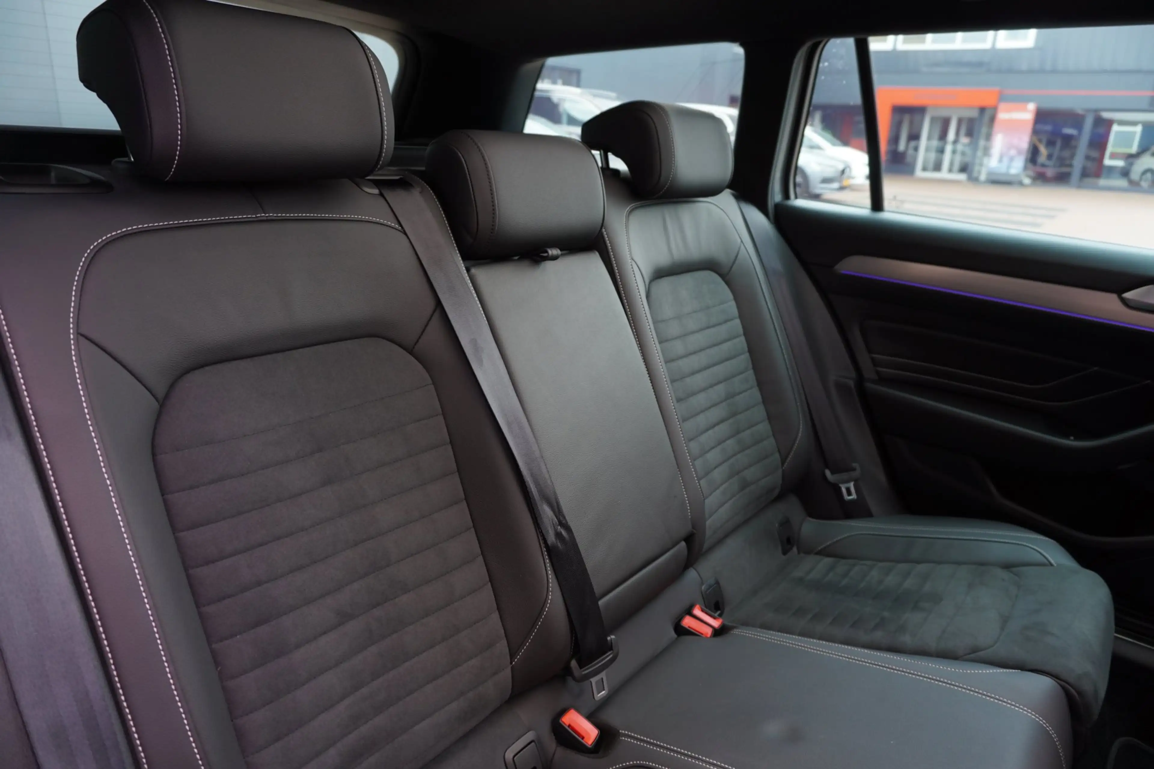 Volkswagen Passat Variant 1.5 TSI R-Line Business + Panodak | Carplay | Auto — photo 15