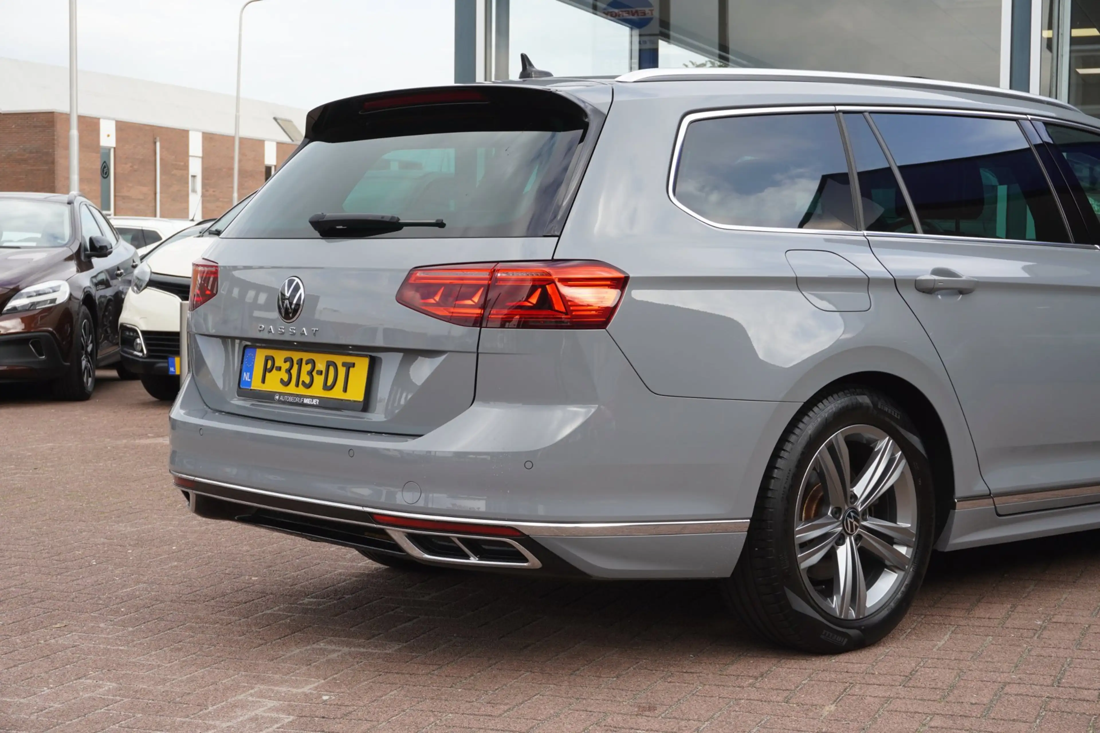 Volkswagen Passat Variant 1.5 TSI R-Line Business + Panodak | Carplay | Auto — photo 7