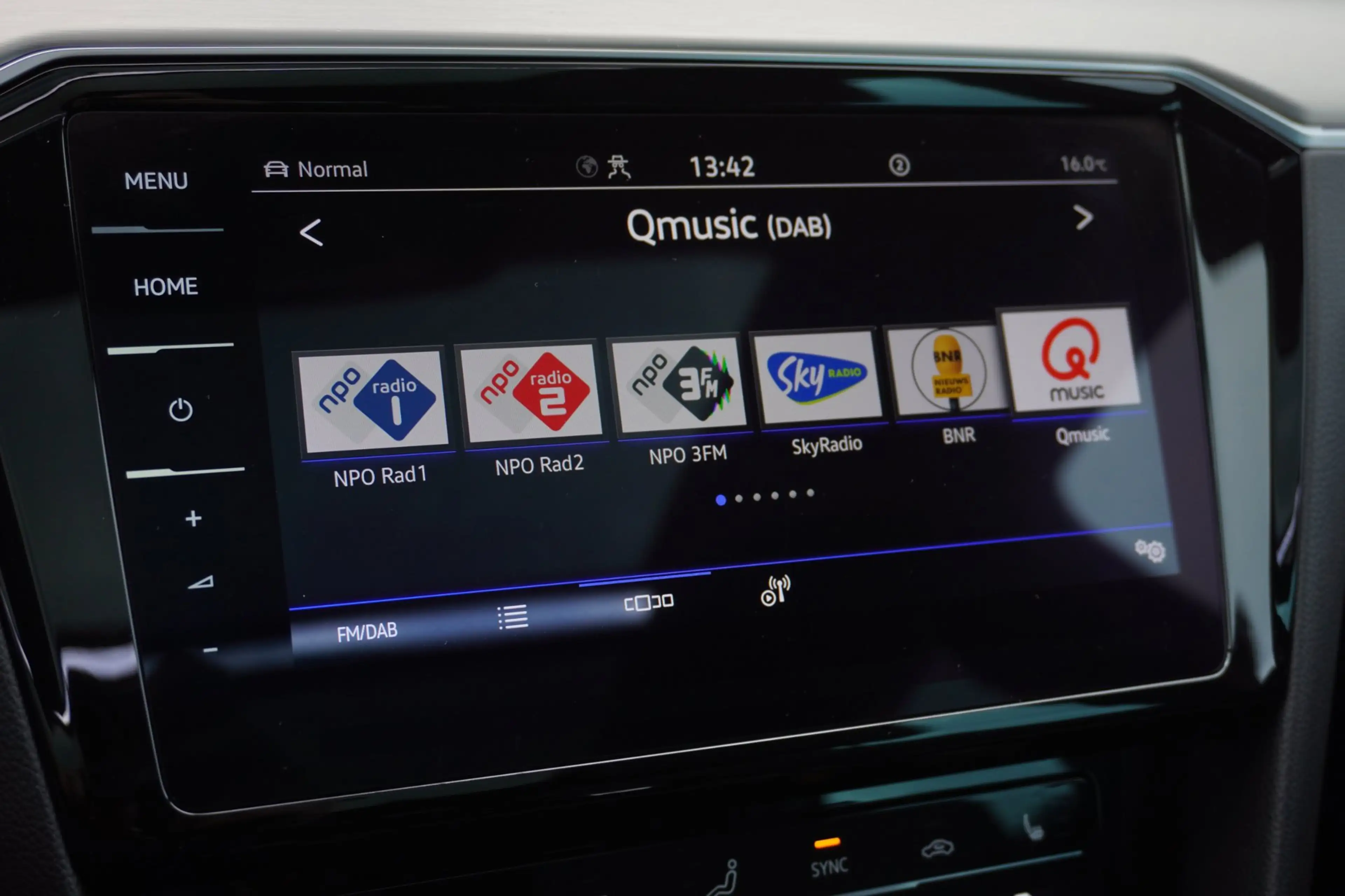 Volkswagen Passat Variant 1.5 TSI R-Line Business + Panodak | Carplay | Auto — photo 23