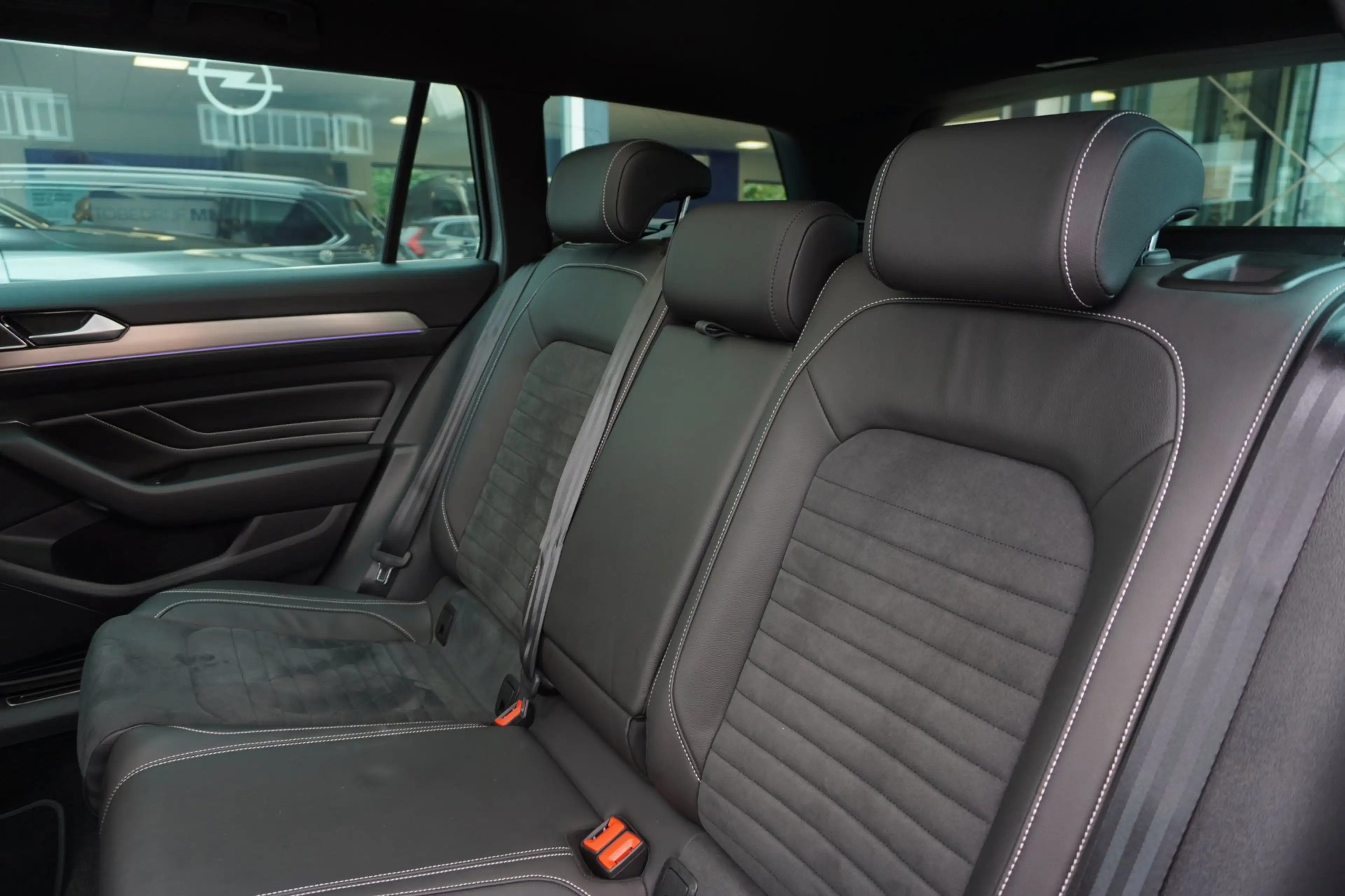 Volkswagen Passat Variant 1.5 TSI R-Line Business + Panodak | Carplay | Auto — photo 14