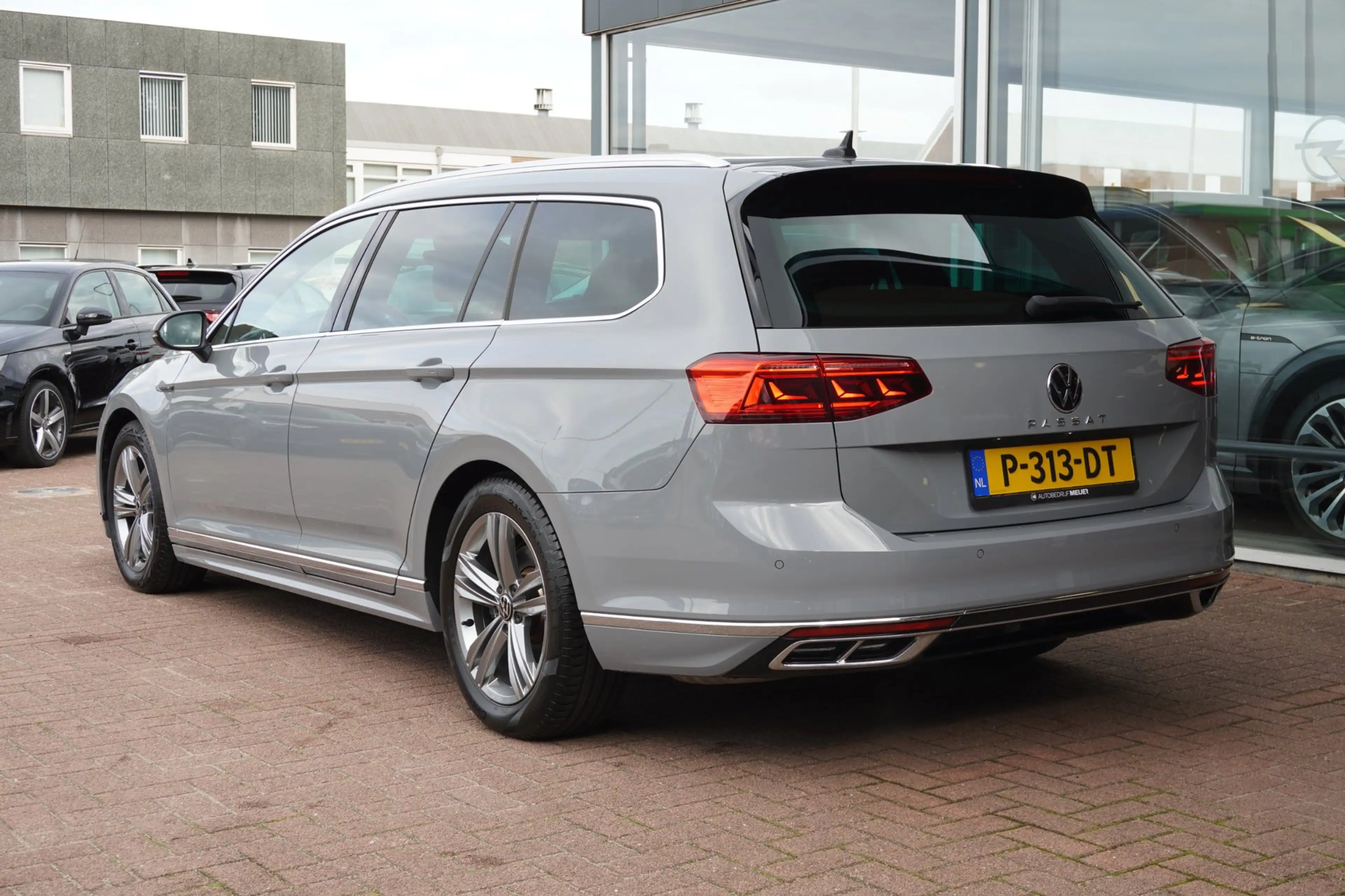 Volkswagen Passat Variant 1.5 TSI R-Line Business + Panodak | Carplay | Auto — photo 6