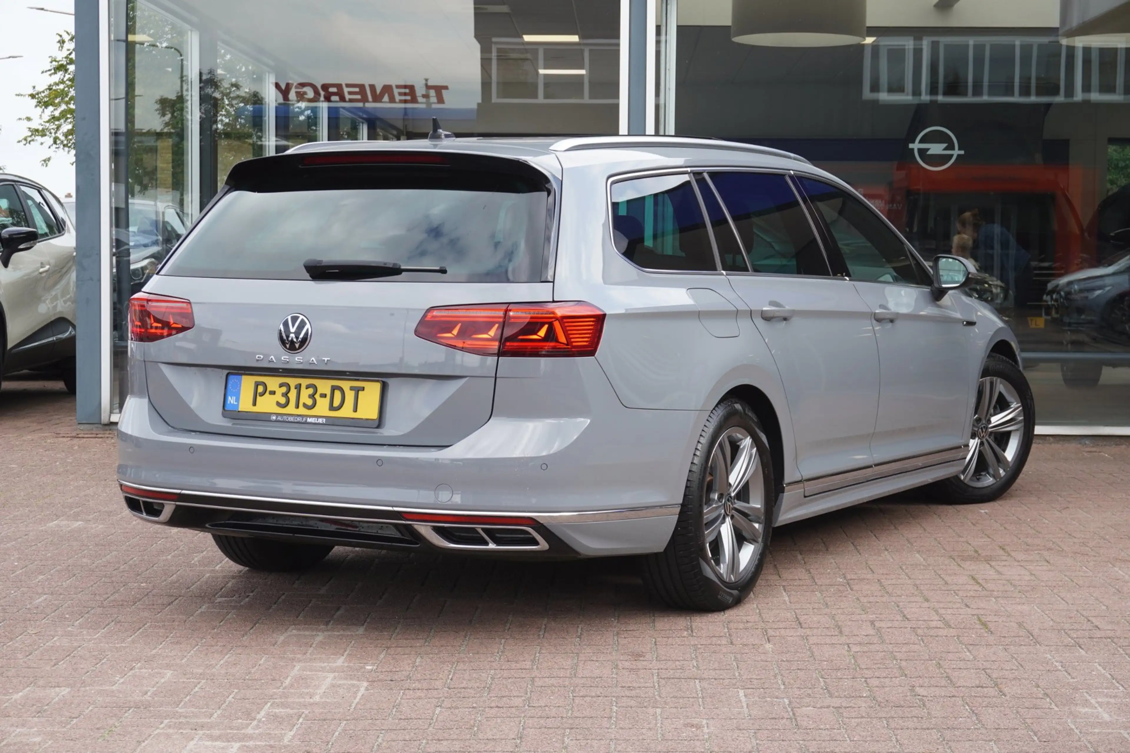 Volkswagen Passat Variant 1.5 TSI R-Line Business + Panodak | Carplay | Auto — photo 4