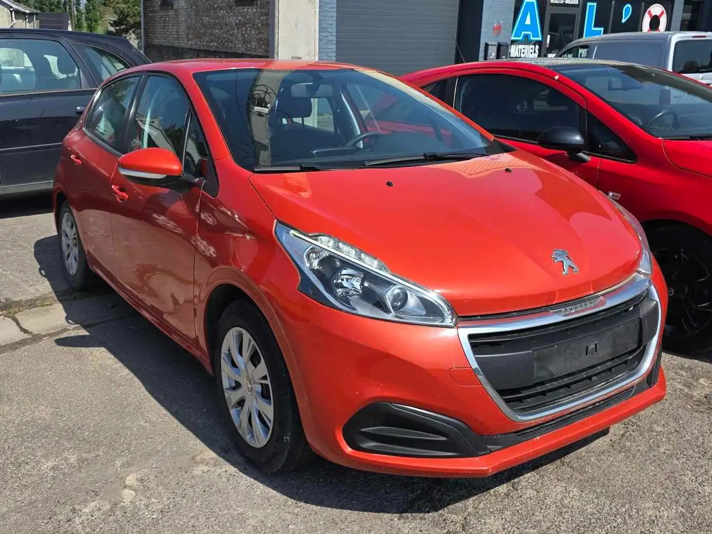 Peugeot 208 1.2i PureTech Active S Rot - 1