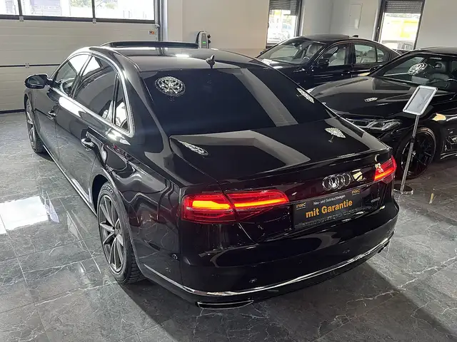 Audi A8 view 9