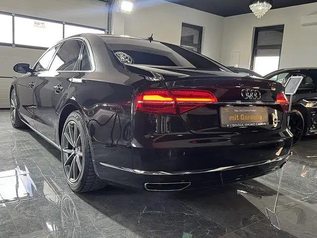 Audi A8 view 10