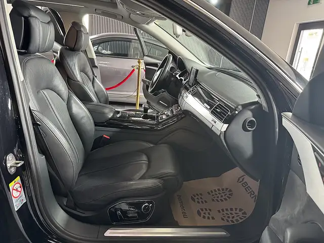 Audi A8 view 14