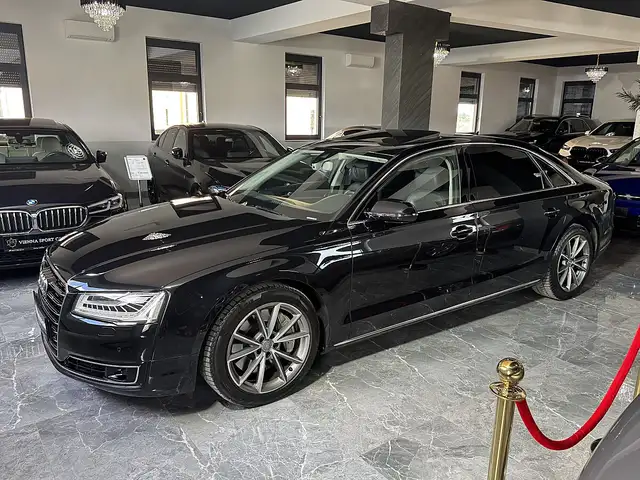 Audi A8 view 3