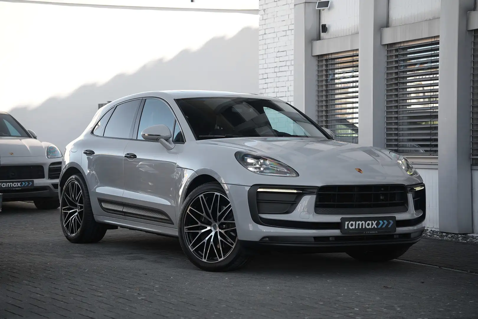 Porsche Macan KREIDE-LUFTF.+PASM-PANO-STANDHEIZUNG-BOSE-21SPYDER Grijs - 1