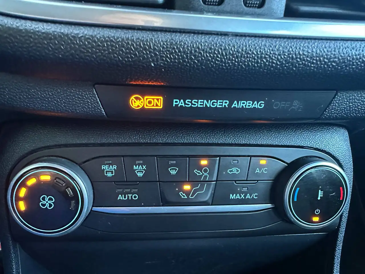 Ford Fiesta Active — photo 10