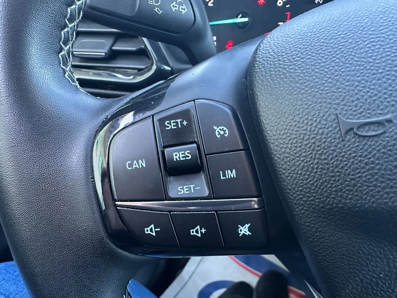 Ford Fiesta Active — photo 8