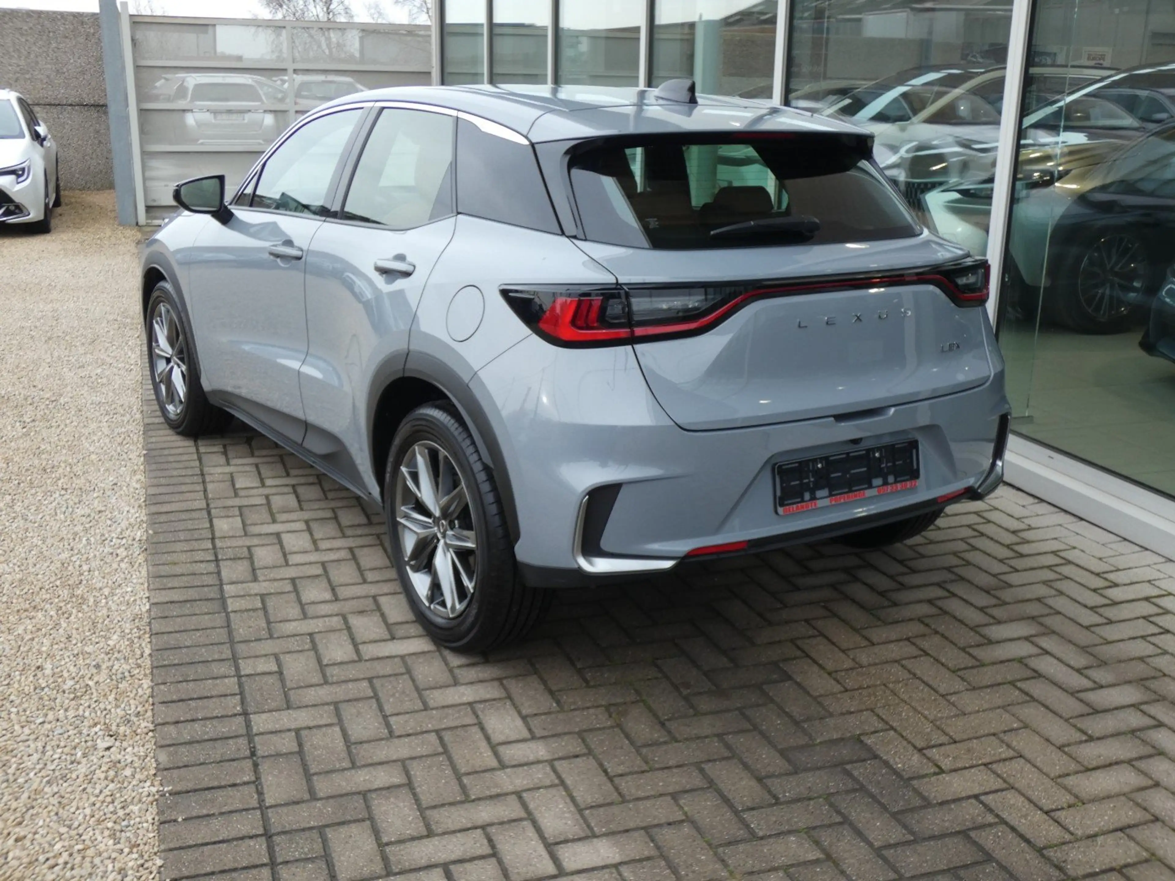 Lexus LBX Hybrid Relax +Executive pack *LEDER+Elektr koffer* — photo 6