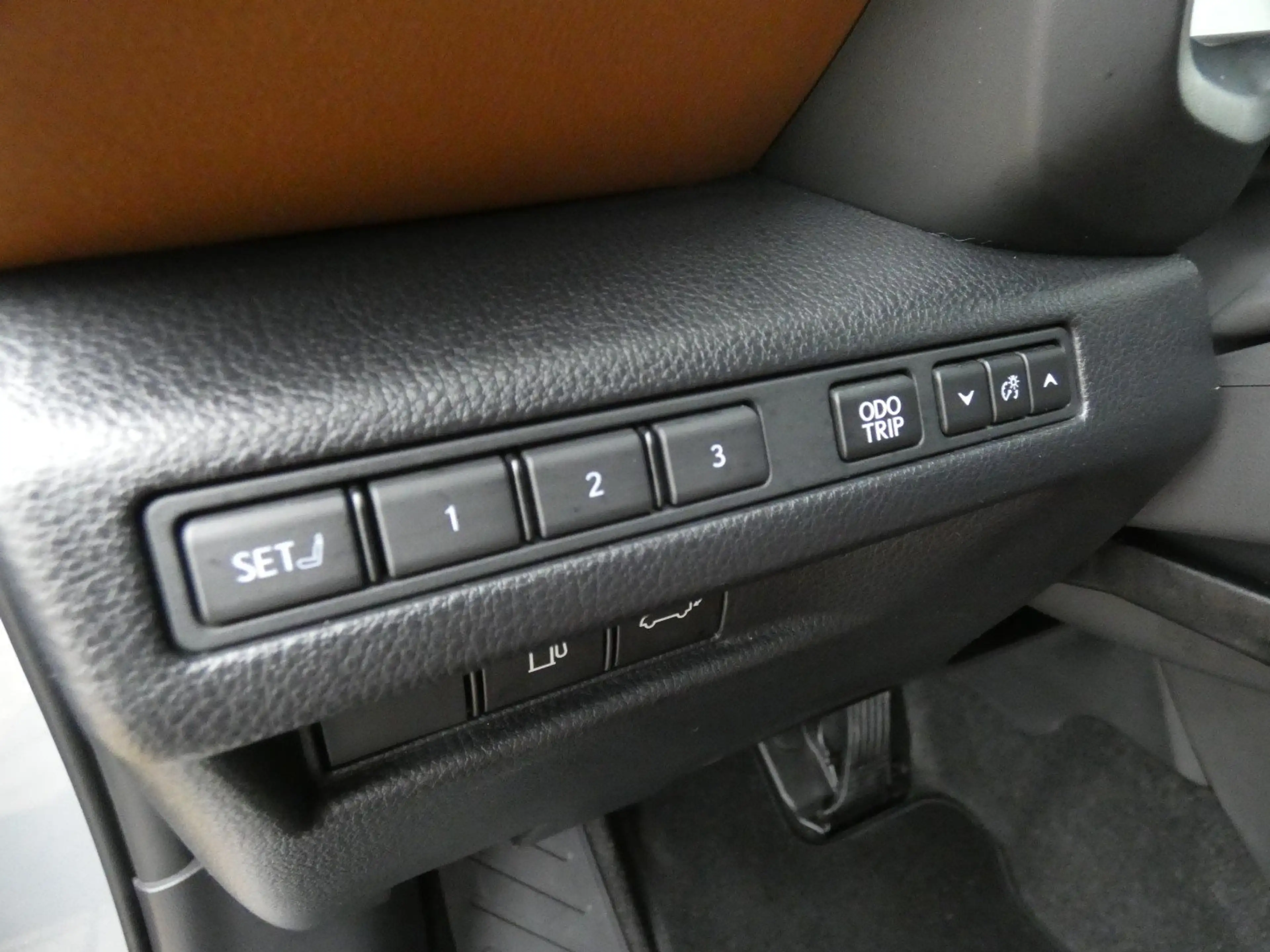 Lexus LBX Hybrid Relax +Executive pack *LEDER+Elektr koffer* — photo 14