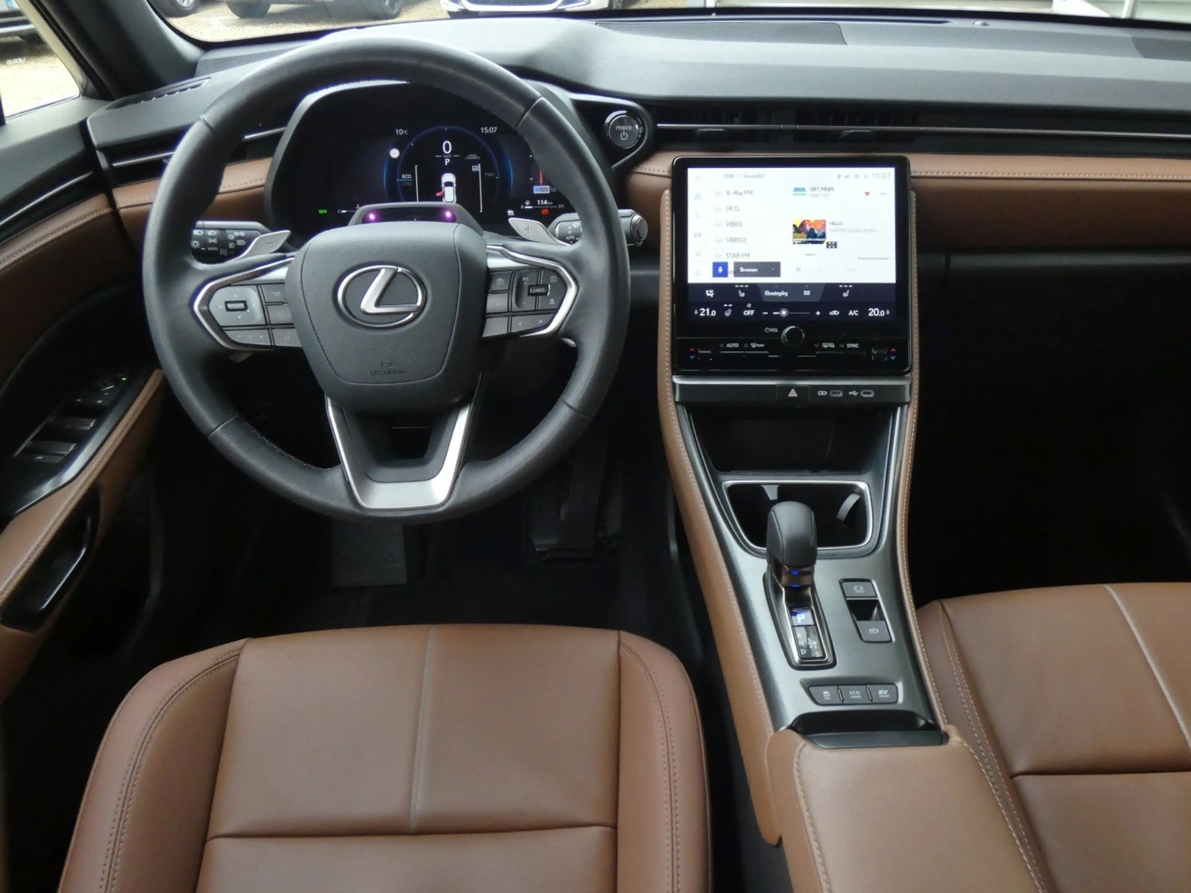 Lexus LBX Hybrid Relax +Executive pack *LEDER+Elektr koffer* — photo 9