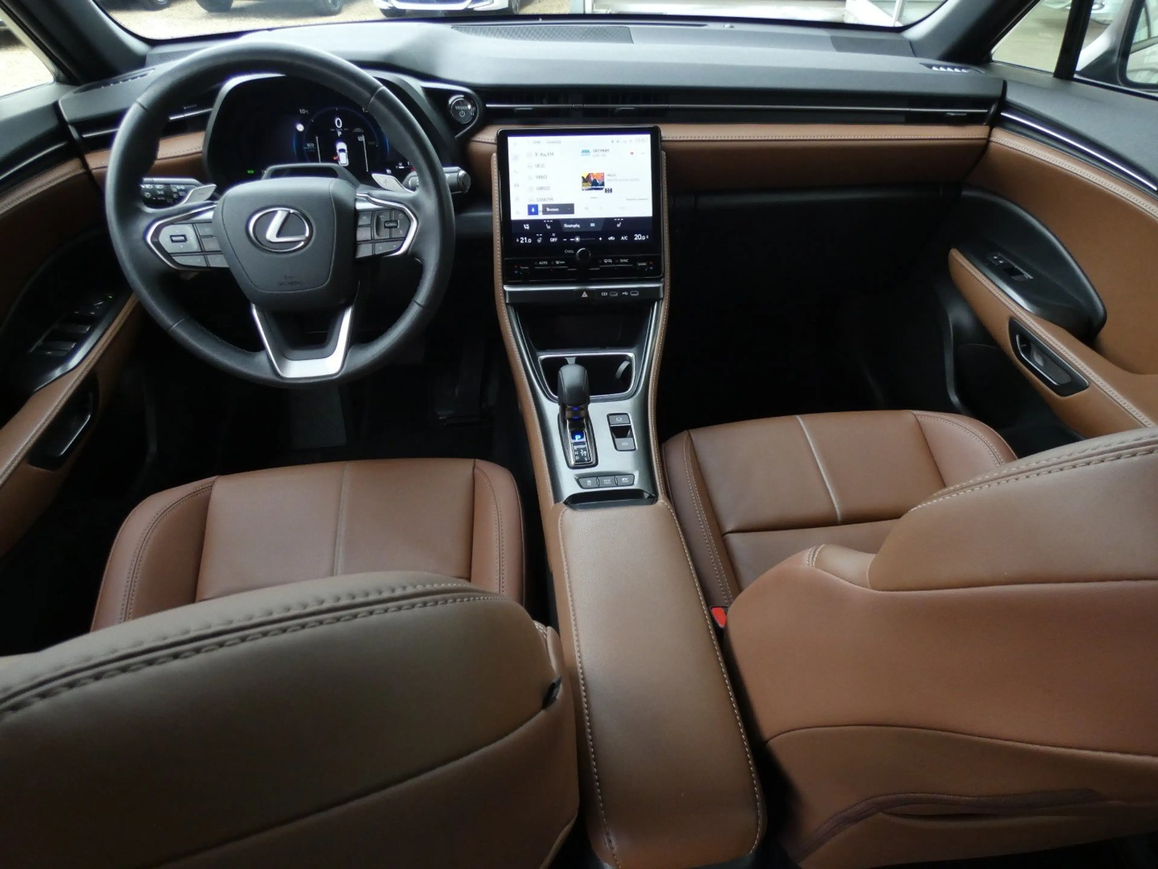 Lexus LBX Hybrid Relax +Executive pack *LEDER+Elektr koffer* — photo 8
