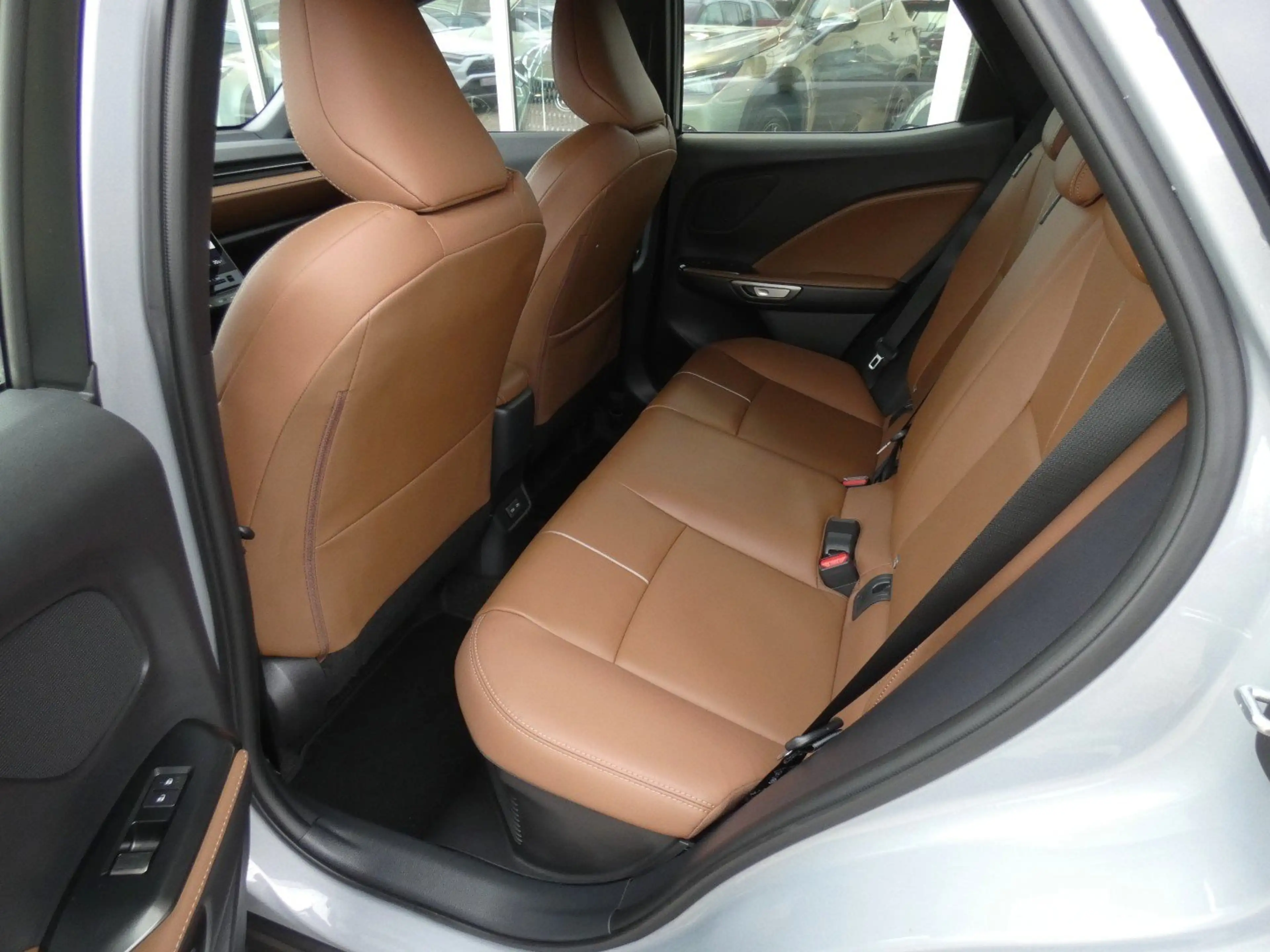 Lexus LBX Hybrid Relax +Executive pack *LEDER+Elektr koffer* — photo 10
