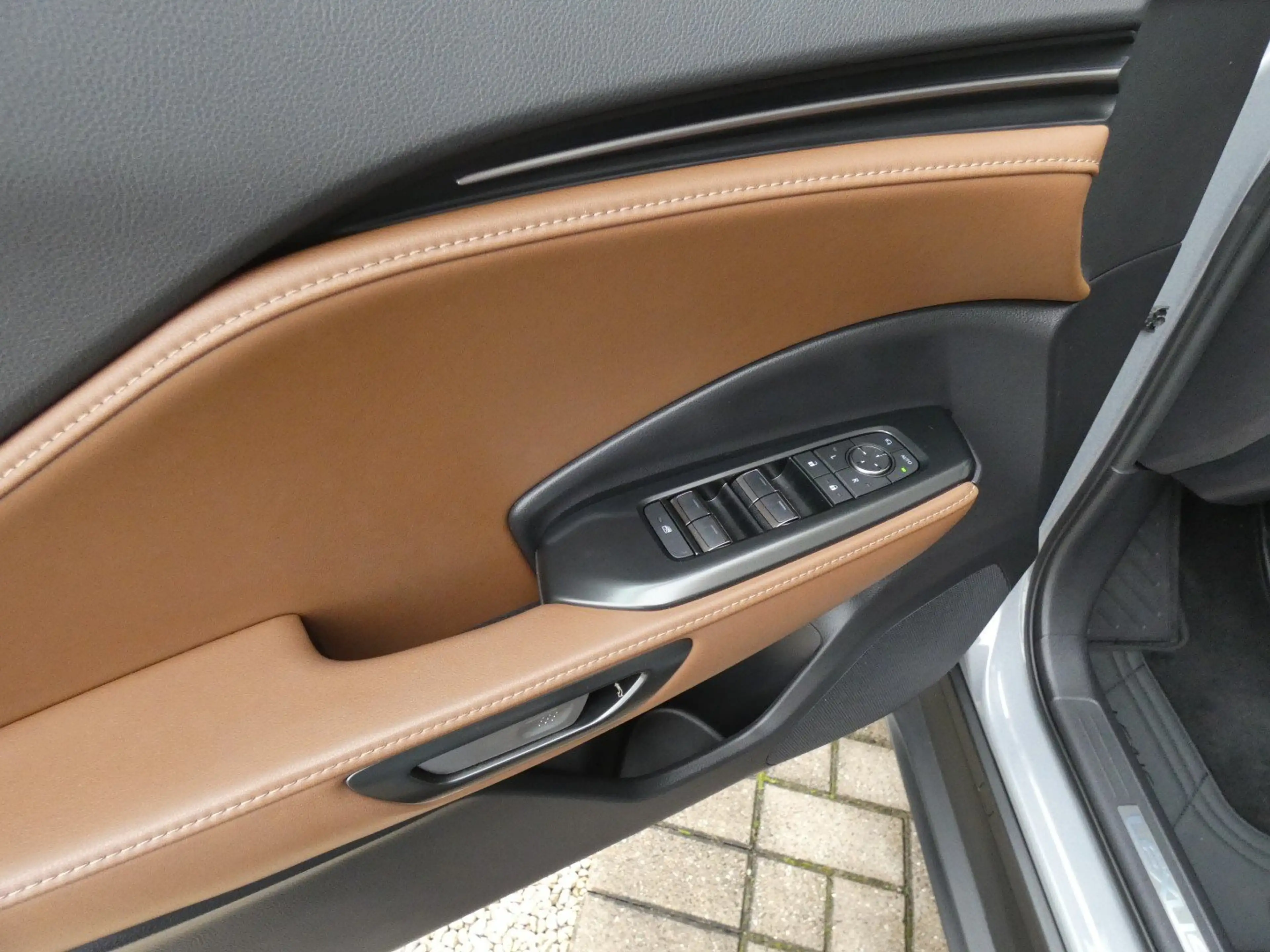 Lexus LBX Hybrid Relax +Executive pack *LEDER+Elektr koffer* — photo 15