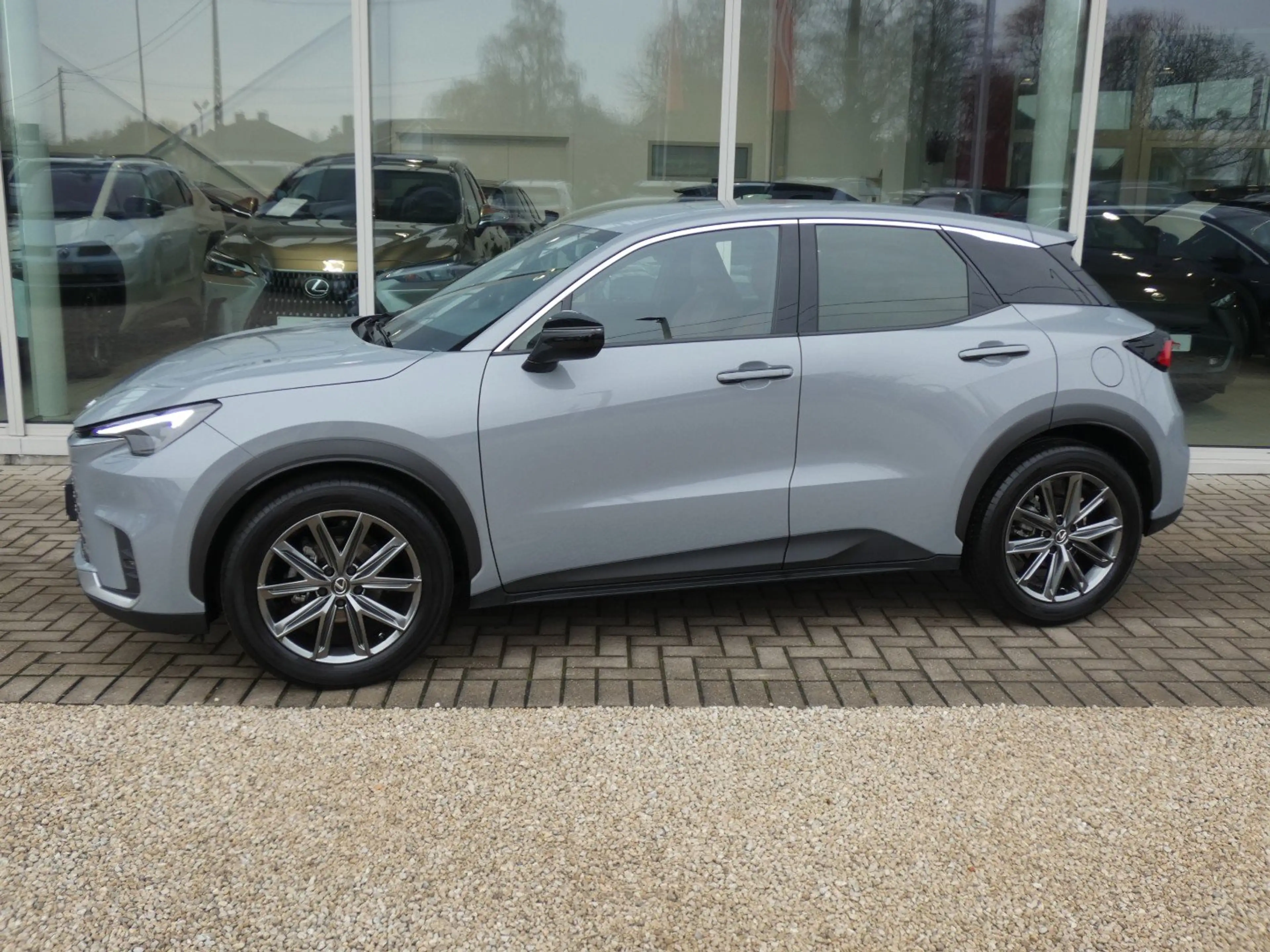 Lexus LBX Hybrid Relax +Executive pack *LEDER+Elektr koffer* — photo 4