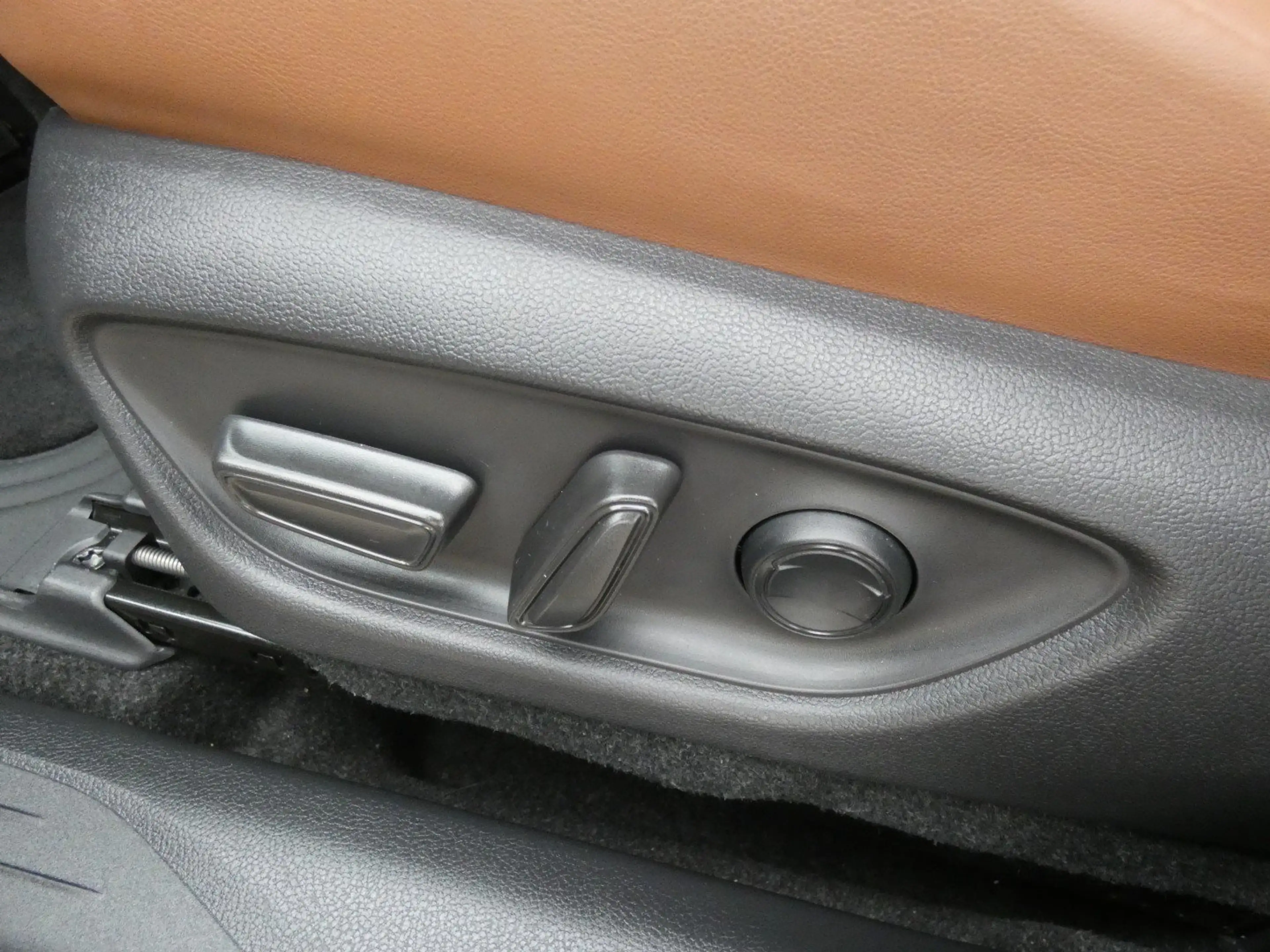 Lexus LBX Hybrid Relax +Executive pack *LEDER+Elektr koffer* — photo 13