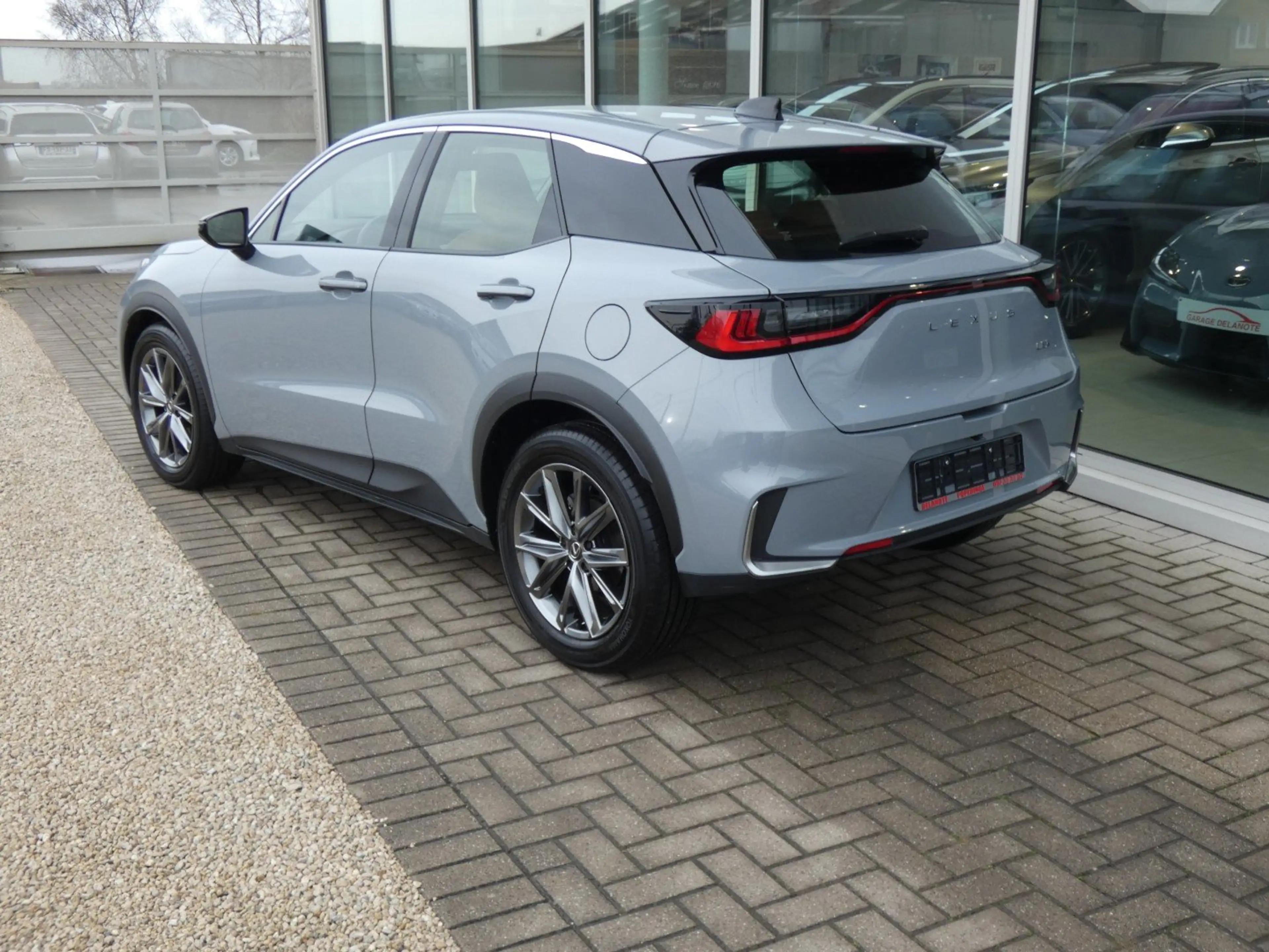 Lexus LBX Hybrid Relax +Executive pack *LEDER+Elektr koffer* — photo 5
