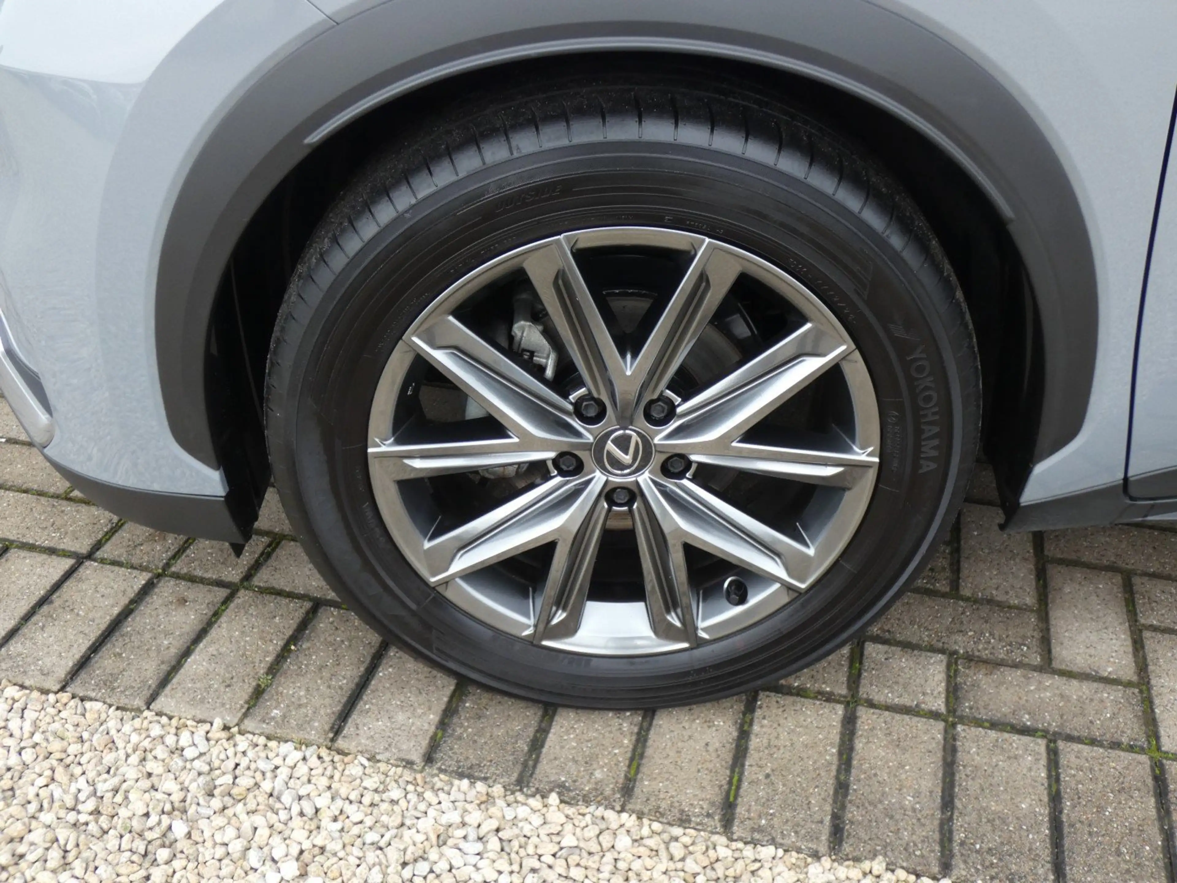 Lexus LBX Hybrid Relax +Executive pack *LEDER+Elektr koffer* — photo 7