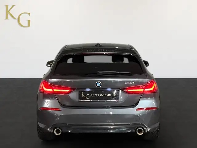 BMW 1 Series view 6