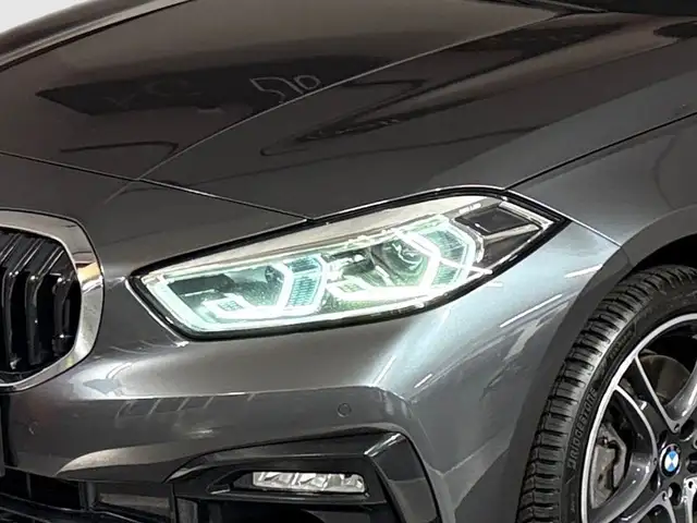 BMW 1 Series view 13