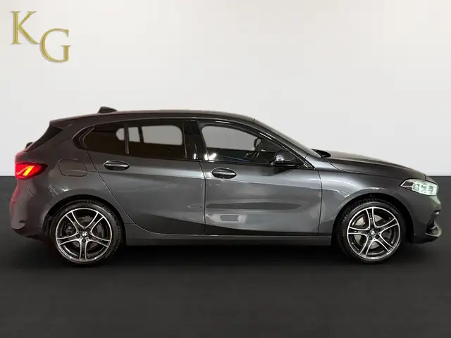 BMW 1 Series view 9