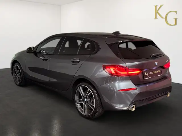 BMW 1 Series view 5