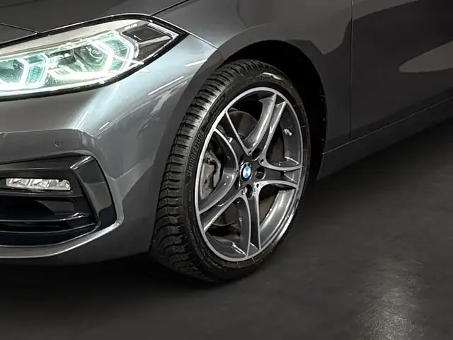 BMW 1 Series view 14