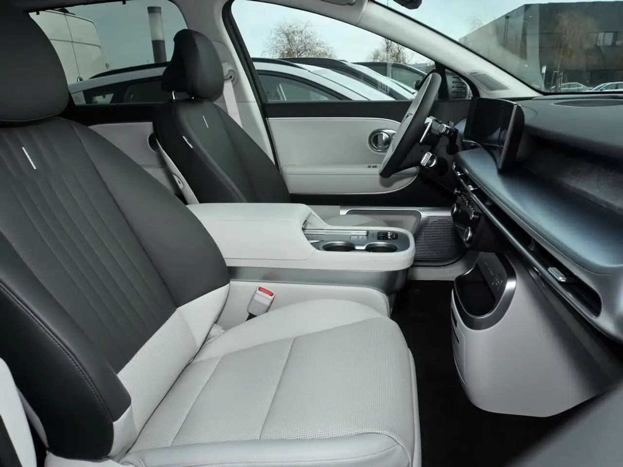 Hyundai IONIQ 9 UNIQ PERFORMANCE PANO RELAX 6-SITZE 4