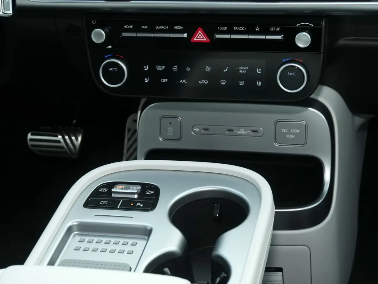 Hyundai IONIQ 9 UNIQ PERFORMANCE PANO RELAX 6-SITZE 8
