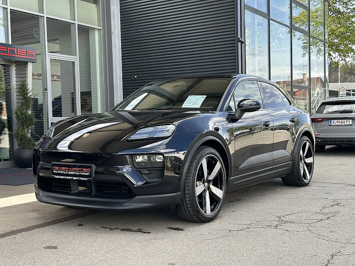Porsche Macan Electric 95kWh Schwarz - 2