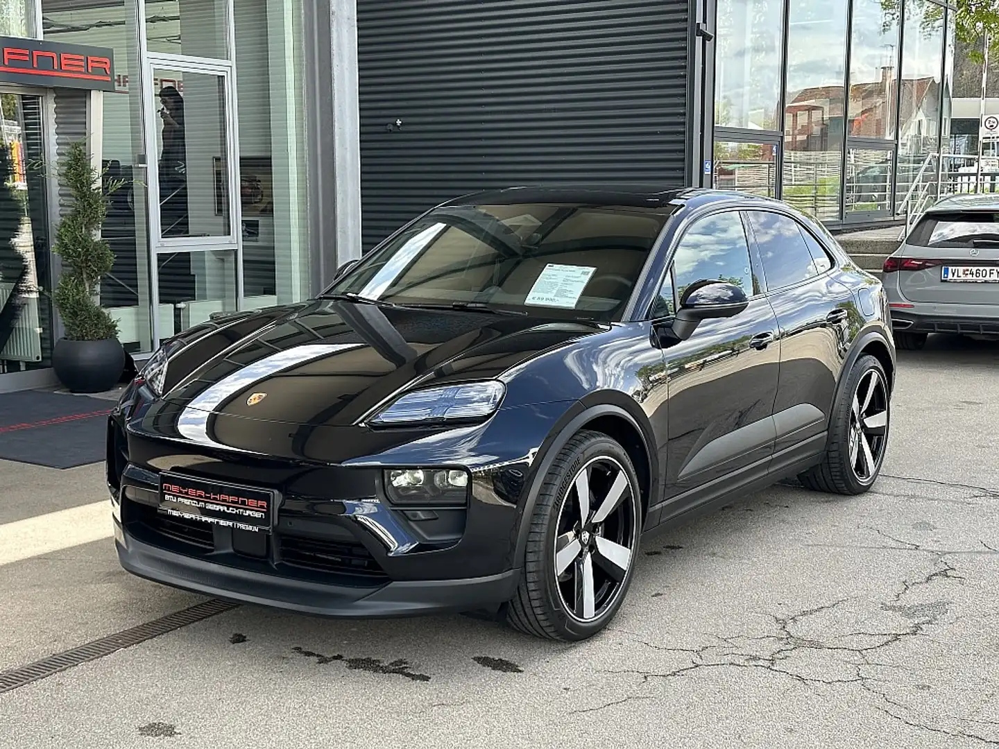 Porsche Macan Electric 95kWh Schwarz - 1