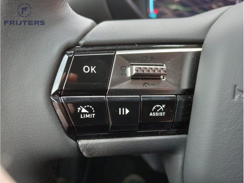 DS Automobiles DS 3 Opera E-TENSE — photo 11
