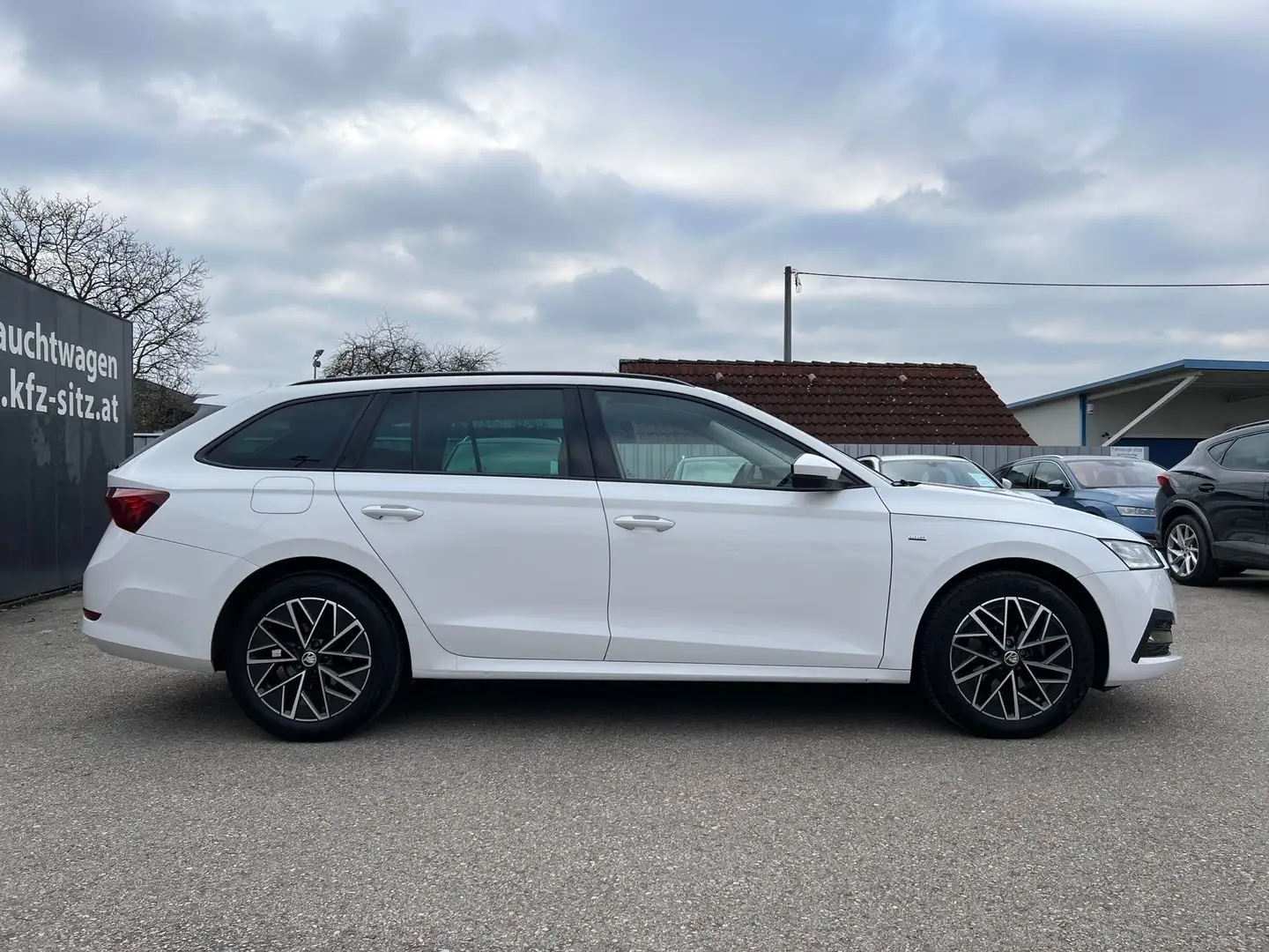 Skoda Octavia Combi 2,0 TDI DSG | AHK*MATRIX Weiß - 2