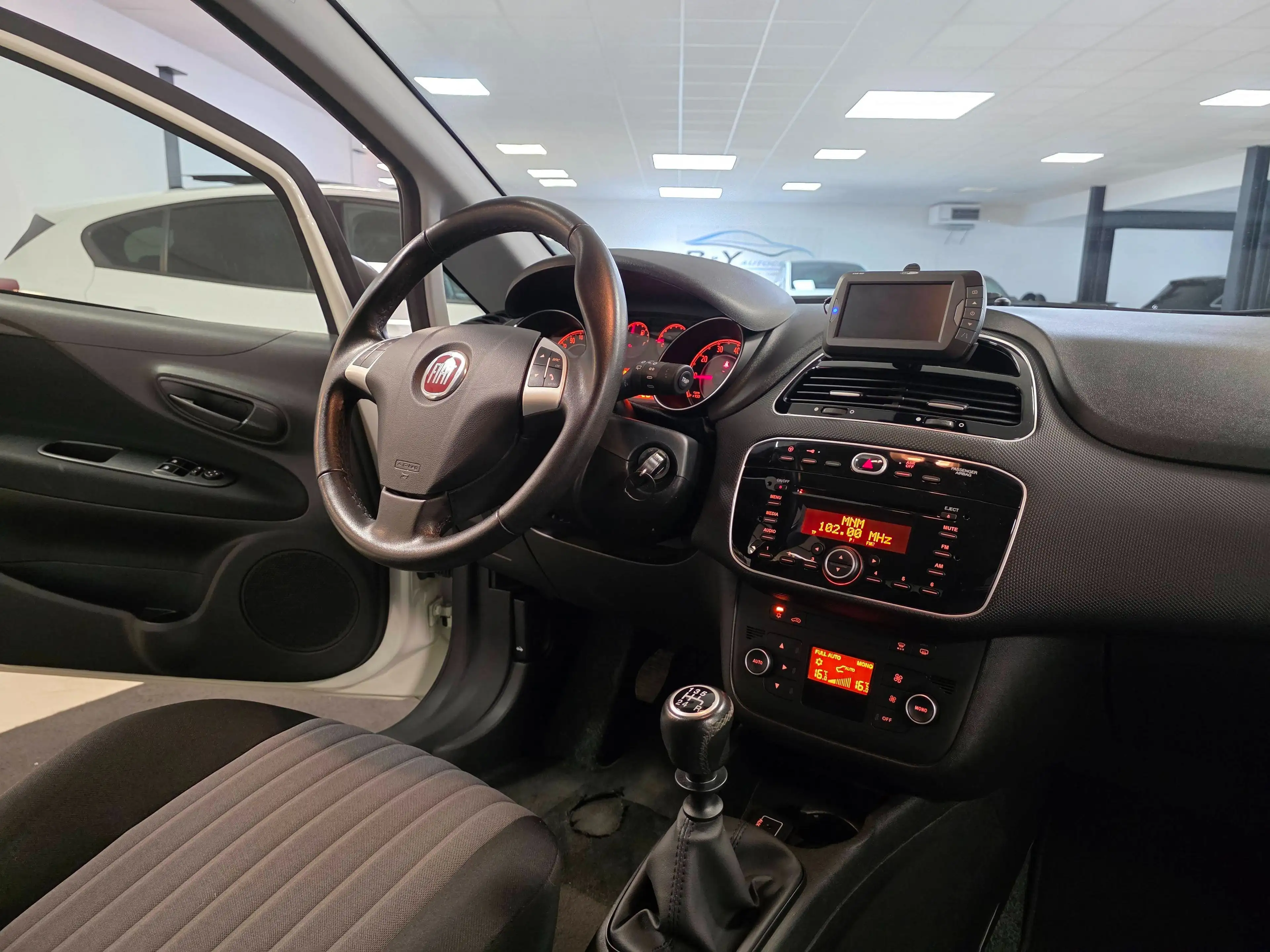 Fiat Punto Punto 1.2 Benzine / Camera / Digitale Airco — photo 13