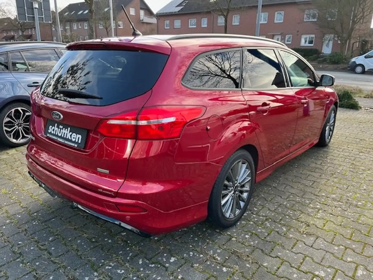 Ford Focus 1.0 EcoBoost ST-Line SYNC, WiPa, PDC, Alu17", AHK Rot - 2