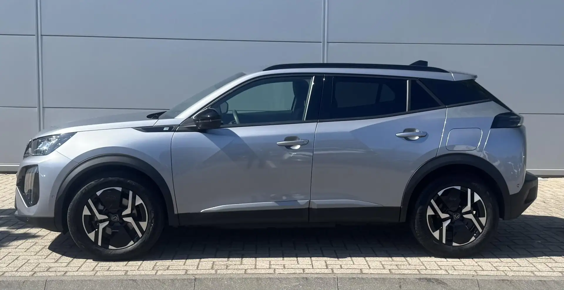 Peugeot e-2008 EV Allure 54 kWh | Keyless Entry & Start | Camera Grijs - 2